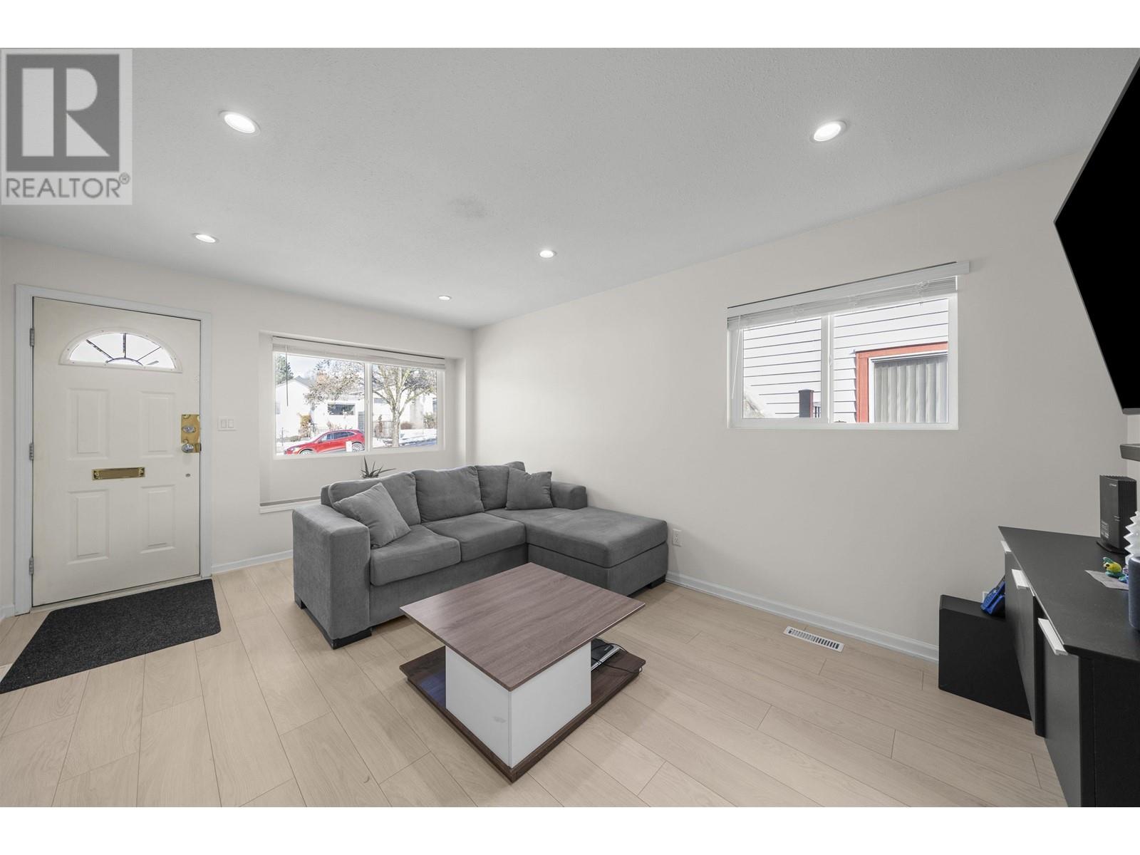 Listing Picture 2 of 31 : 3088 E GEORGIA STREET, Vancouver / 溫哥華 - 魯藝地產 Yvonne Lu Group - MLS Medallion Club Member