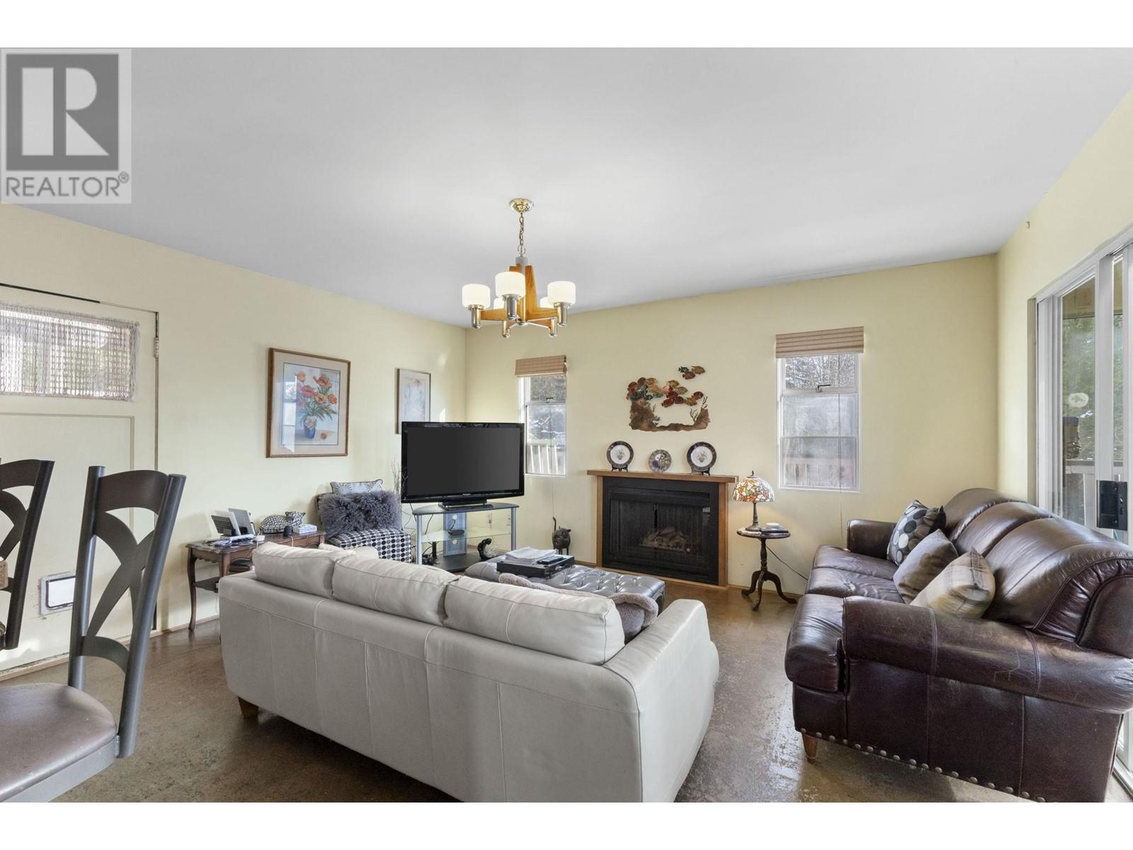 7950 Joffre Avenue, Burnaby, British Columbia  V5J 3L1 - Photo 11 - R2965270