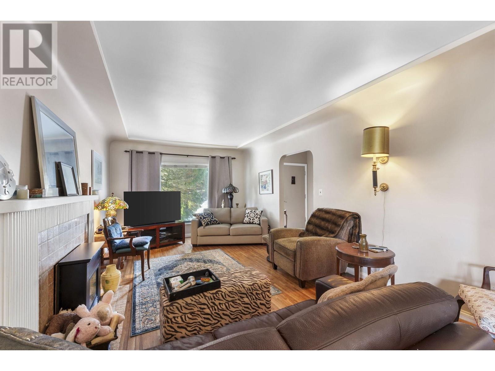 7950 Joffre Avenue, Burnaby, British Columbia  V5J 3L1 - Photo 6 - R2965270