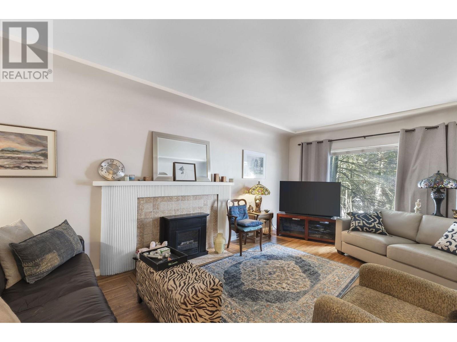 7950 Joffre Avenue, Burnaby, British Columbia  V5J 3L1 - Photo 5 - R2965270