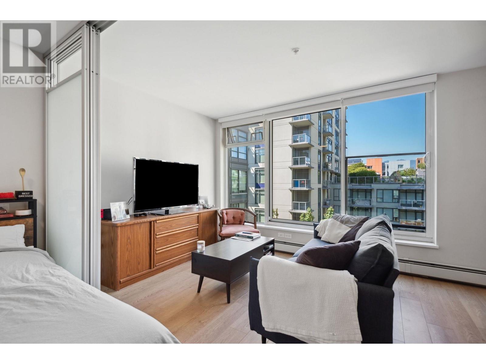 Listing Picture 2 of 23 : 623 1783 MANITOBA STREET, Vancouver / 溫哥華 - 魯藝地產 Yvonne Lu Group - MLS Medallion Club Member