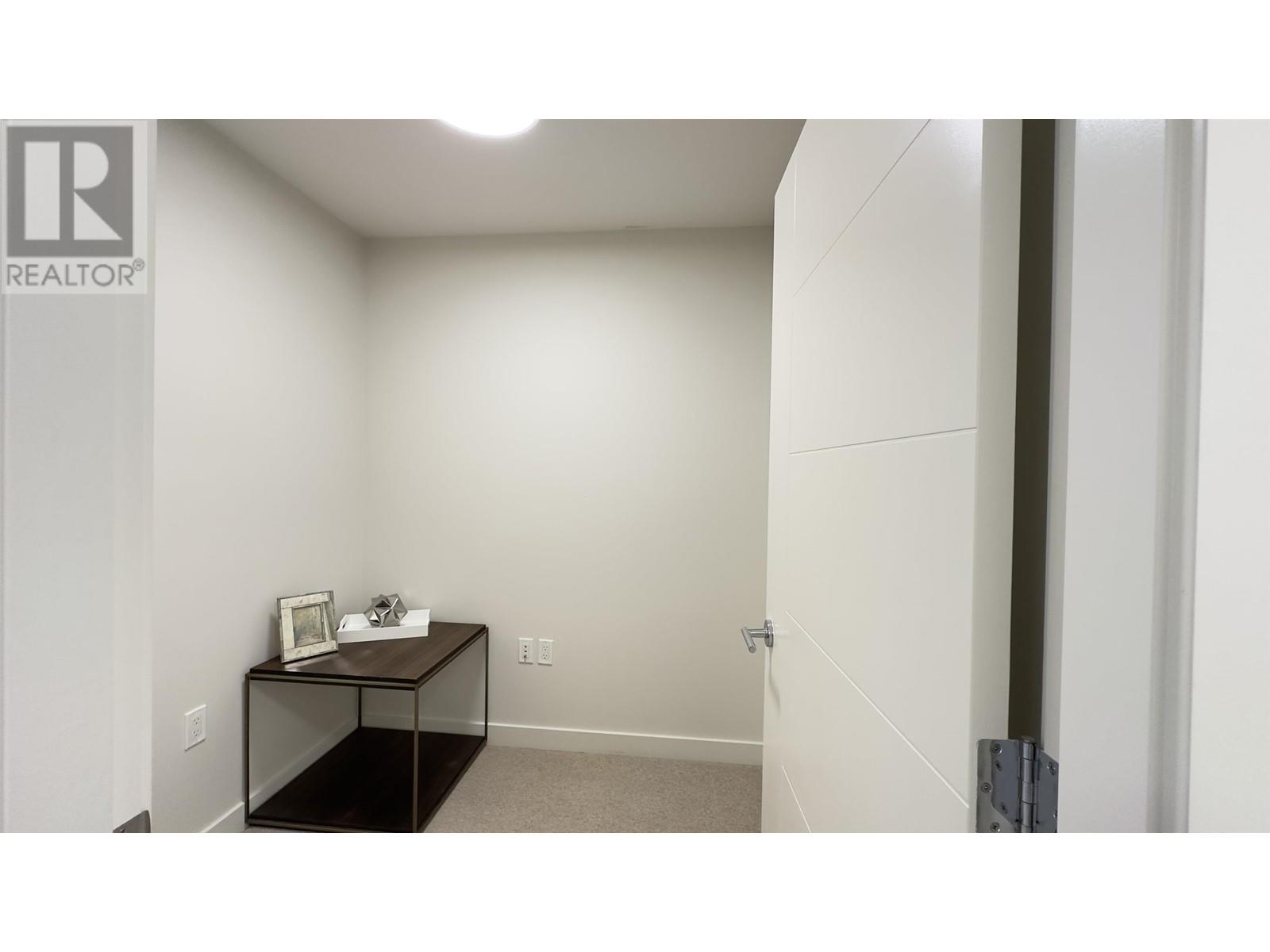 Listing Picture 12 of 33 : 8588 OSLER STREET, Vancouver / 溫哥華 - 魯藝地產 Yvonne Lu Group - MLS Medallion Club Member