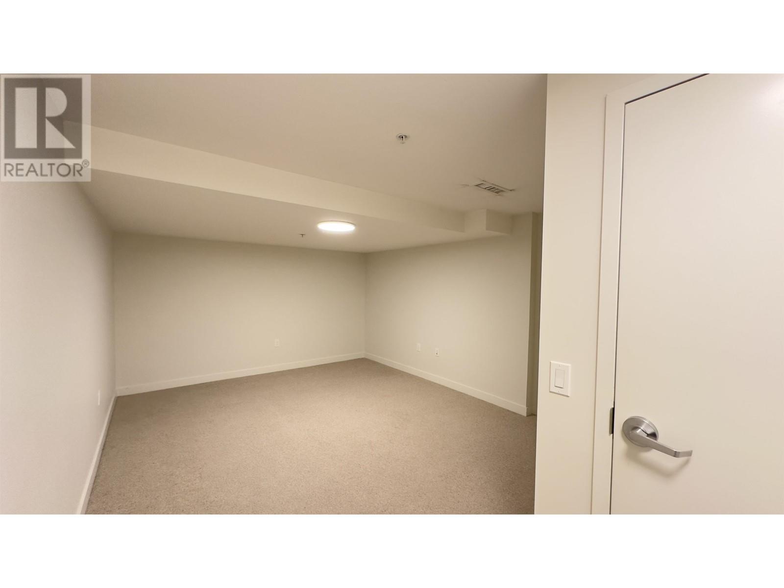 Listing Picture 27 of 33 : 8588 OSLER STREET, Vancouver / 溫哥華 - 魯藝地產 Yvonne Lu Group - MLS Medallion Club Member