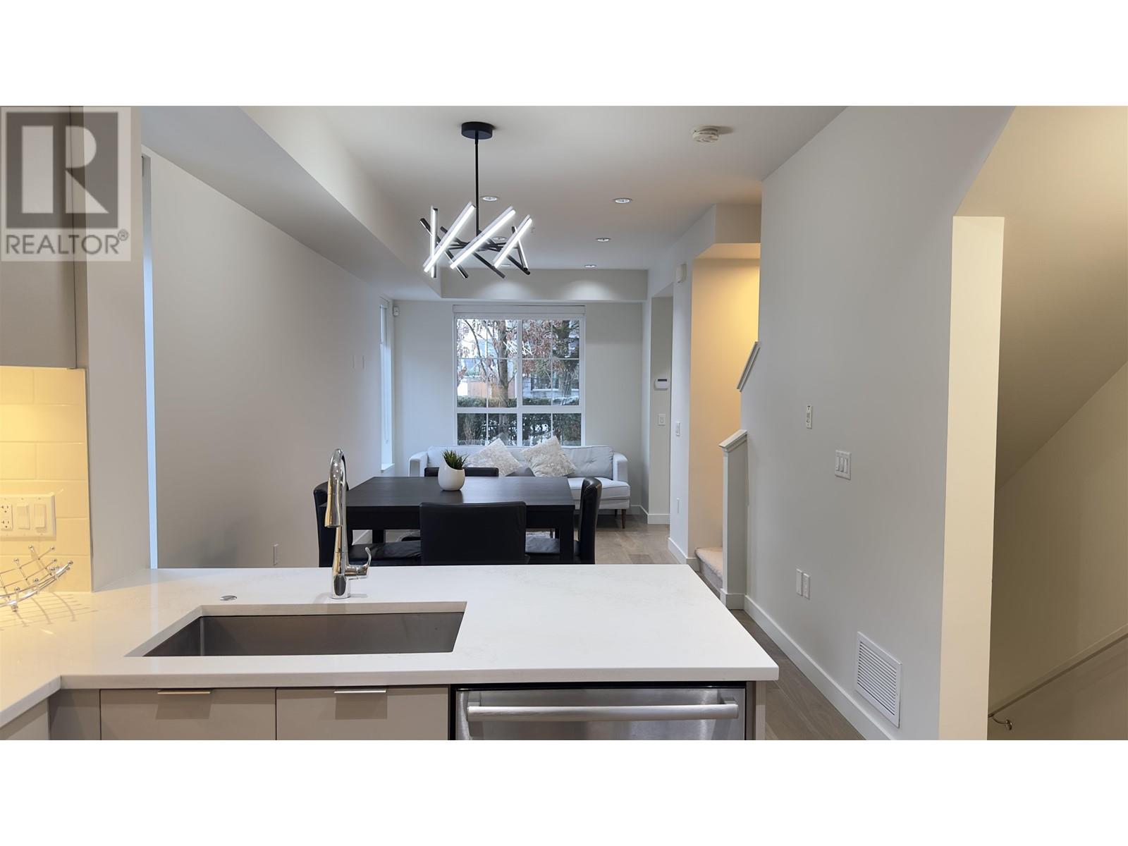 Listing Picture 6 of 33 : 8588 OSLER STREET, Vancouver / 溫哥華 - 魯藝地產 Yvonne Lu Group - MLS Medallion Club Member