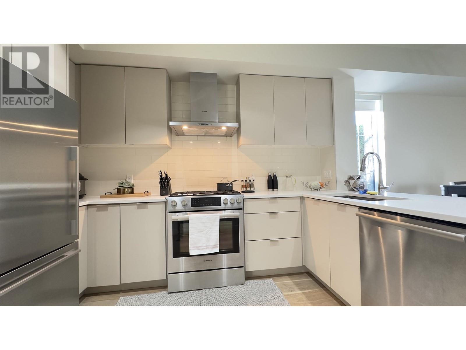 Listing Picture 4 of 33 : 8588 OSLER STREET, Vancouver / 溫哥華 - 魯藝地產 Yvonne Lu Group - MLS Medallion Club Member