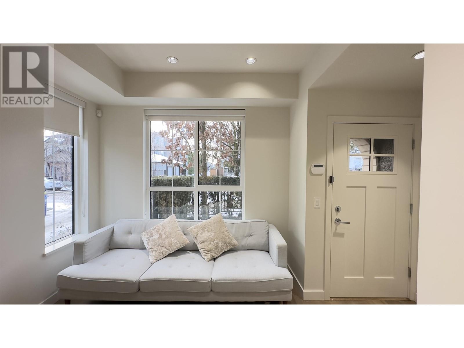 Listing Picture 2 of 33 : 8588 OSLER STREET, Vancouver / 溫哥華 - 魯藝地產 Yvonne Lu Group - MLS Medallion Club Member