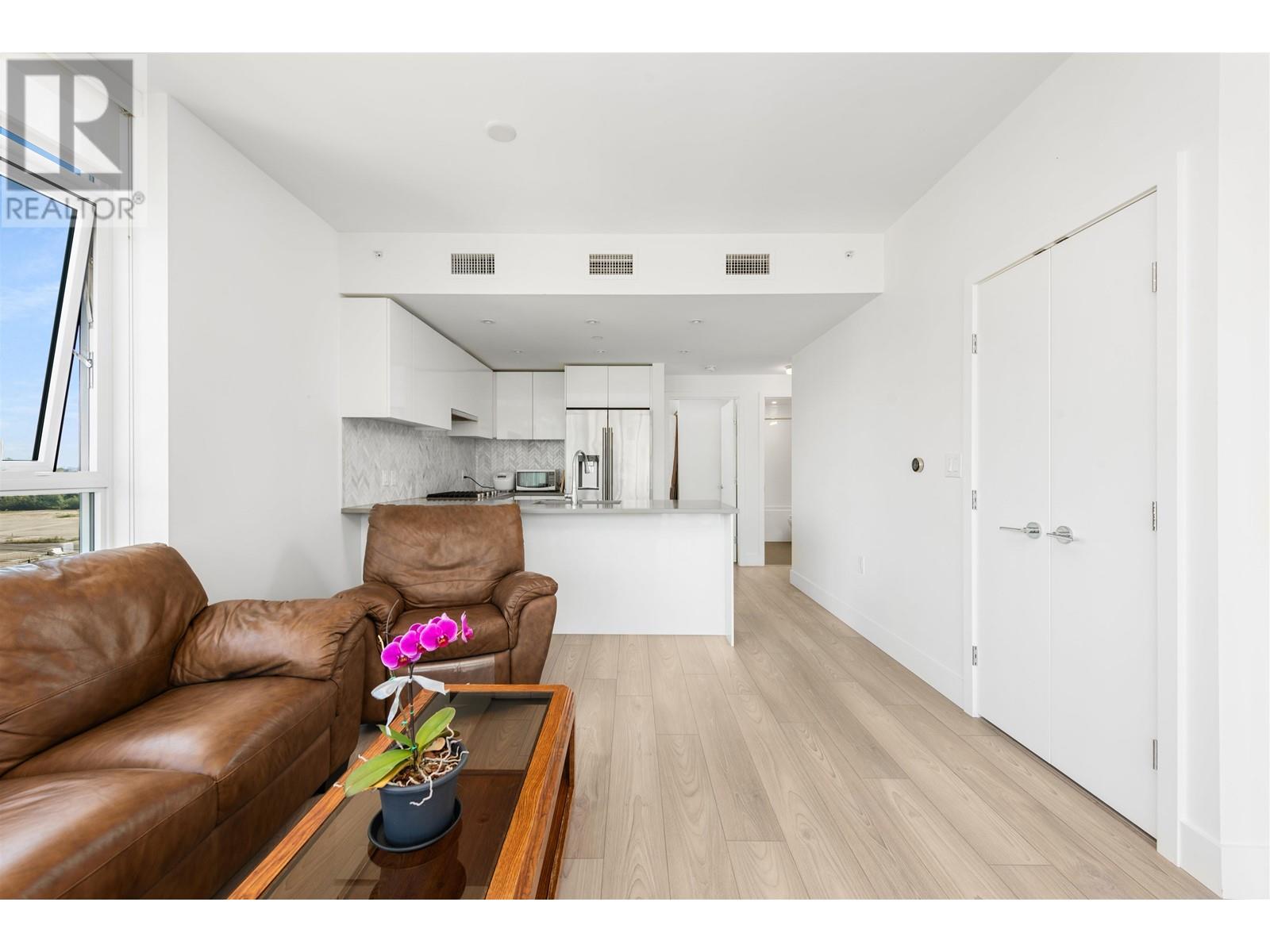 Listing Picture 4 of 28 : 808 8570 RIVERGRASS DRIVE, Vancouver / 溫哥華 - 魯藝地產 Yvonne Lu Group - MLS Medallion Club Member