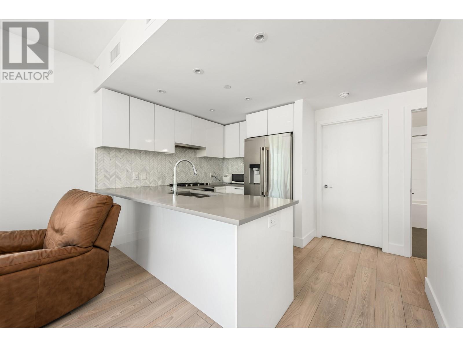 Listing Picture 5 of 28 : 808 8570 RIVERGRASS DRIVE, Vancouver / 溫哥華 - 魯藝地產 Yvonne Lu Group - MLS Medallion Club Member