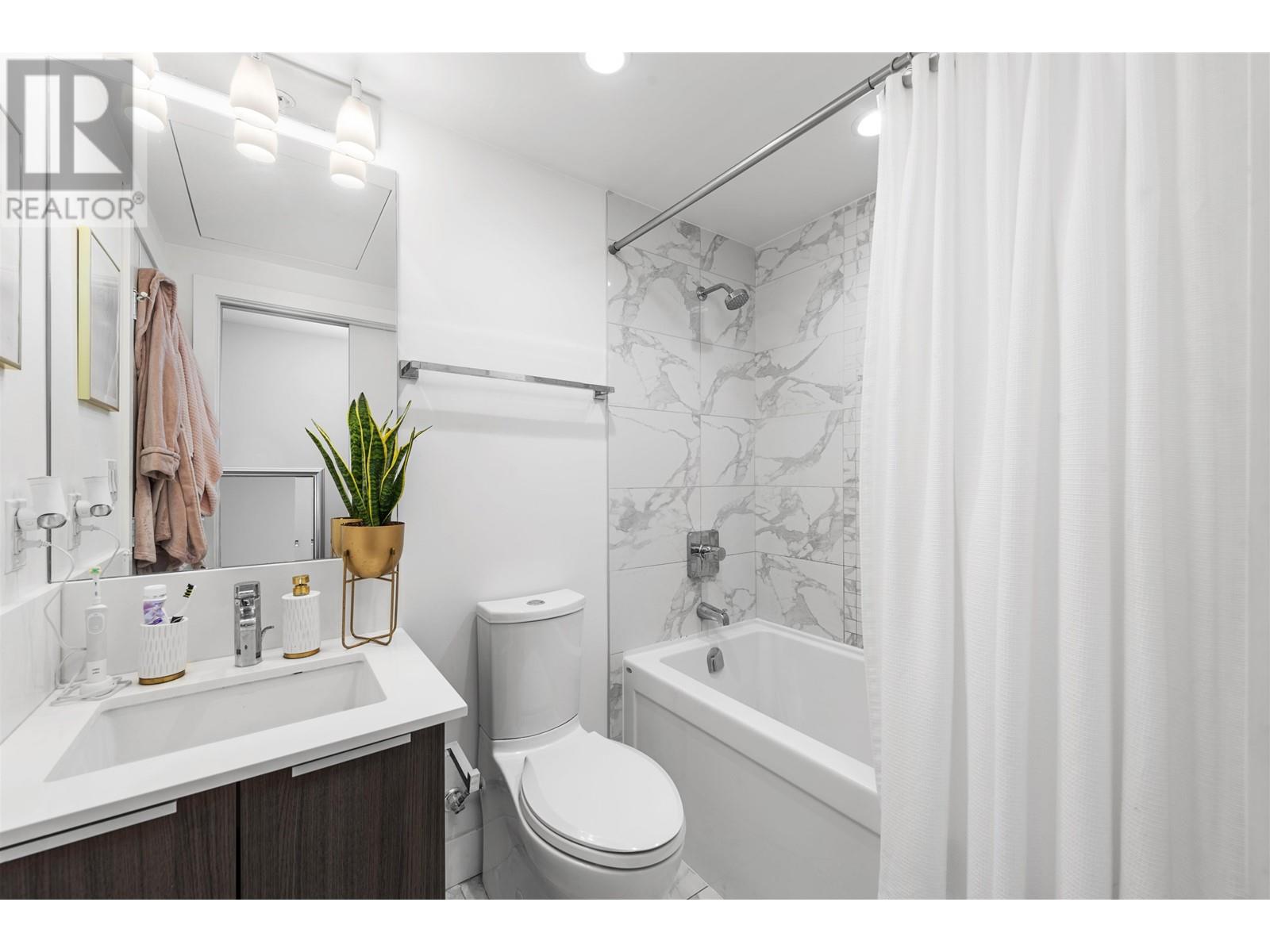 Listing Picture 14 of 19 : 1809 1283 HOWE STREET, Vancouver / 溫哥華 - 魯藝地產 Yvonne Lu Group - MLS Medallion Club Member