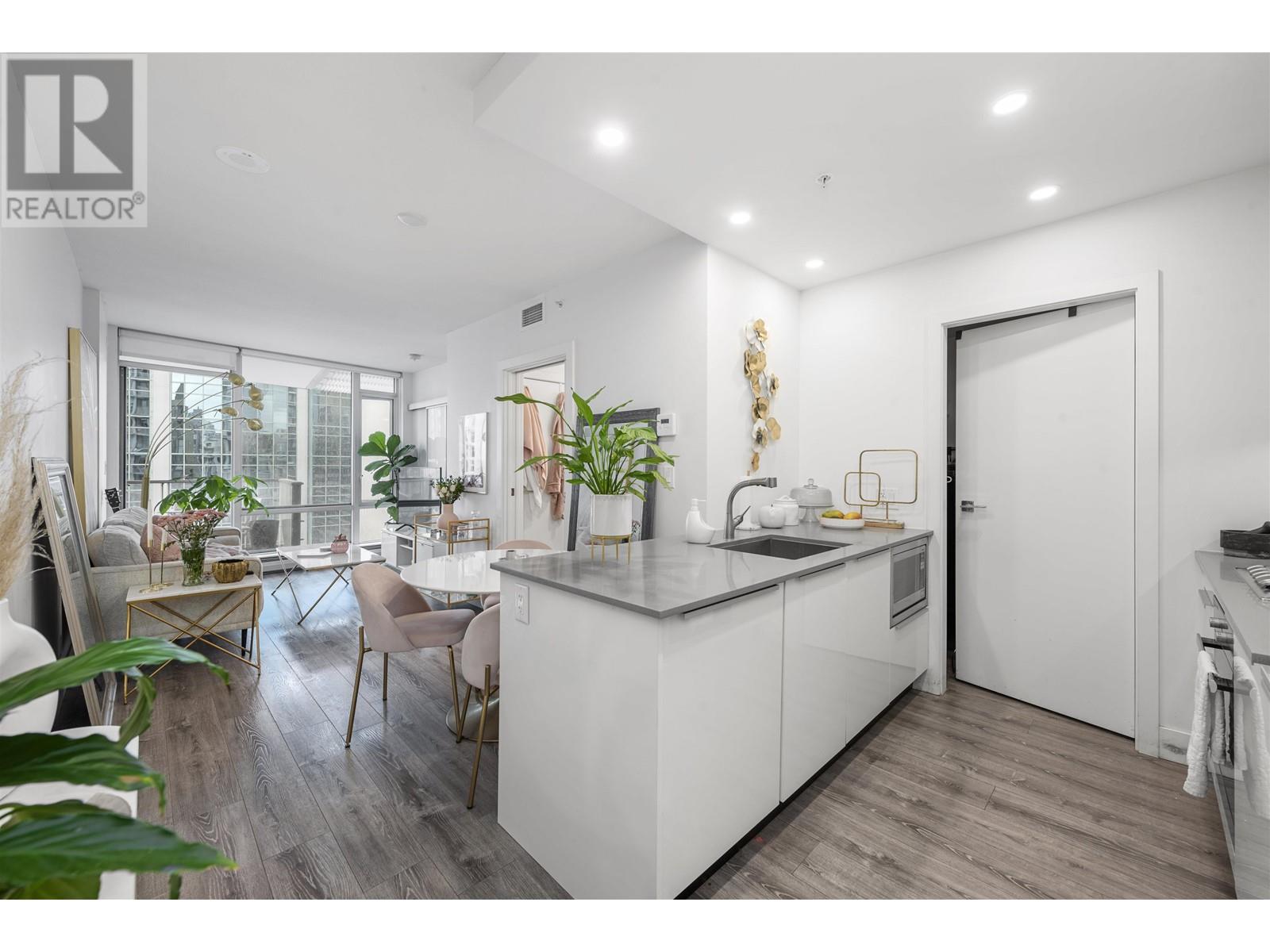 Listing Picture 4 of 19 : 1809 1283 HOWE STREET, Vancouver / 溫哥華 - 魯藝地產 Yvonne Lu Group - MLS Medallion Club Member