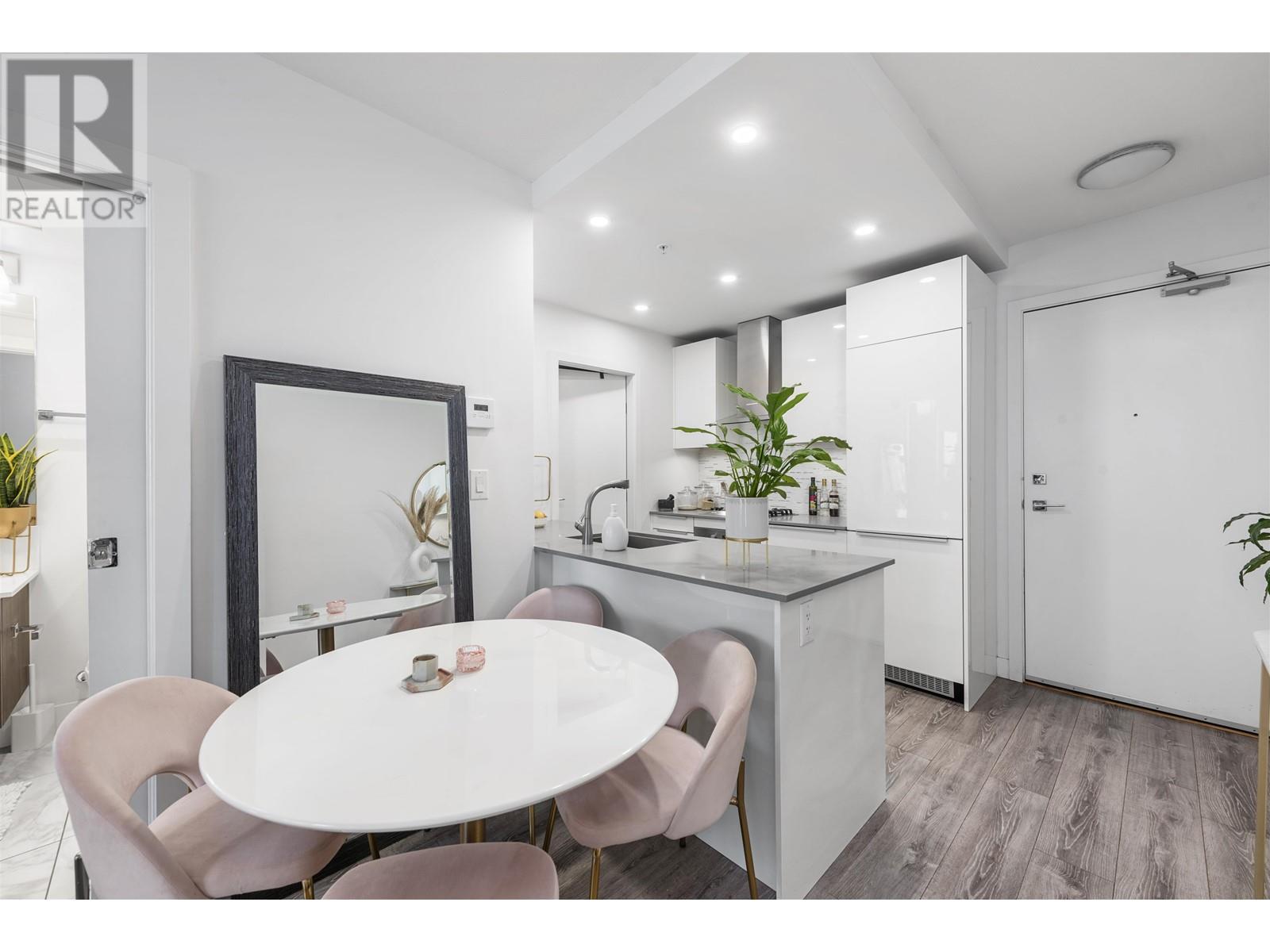 Listing Picture 7 of 19 : 1809 1283 HOWE STREET, Vancouver / 溫哥華 - 魯藝地產 Yvonne Lu Group - MLS Medallion Club Member