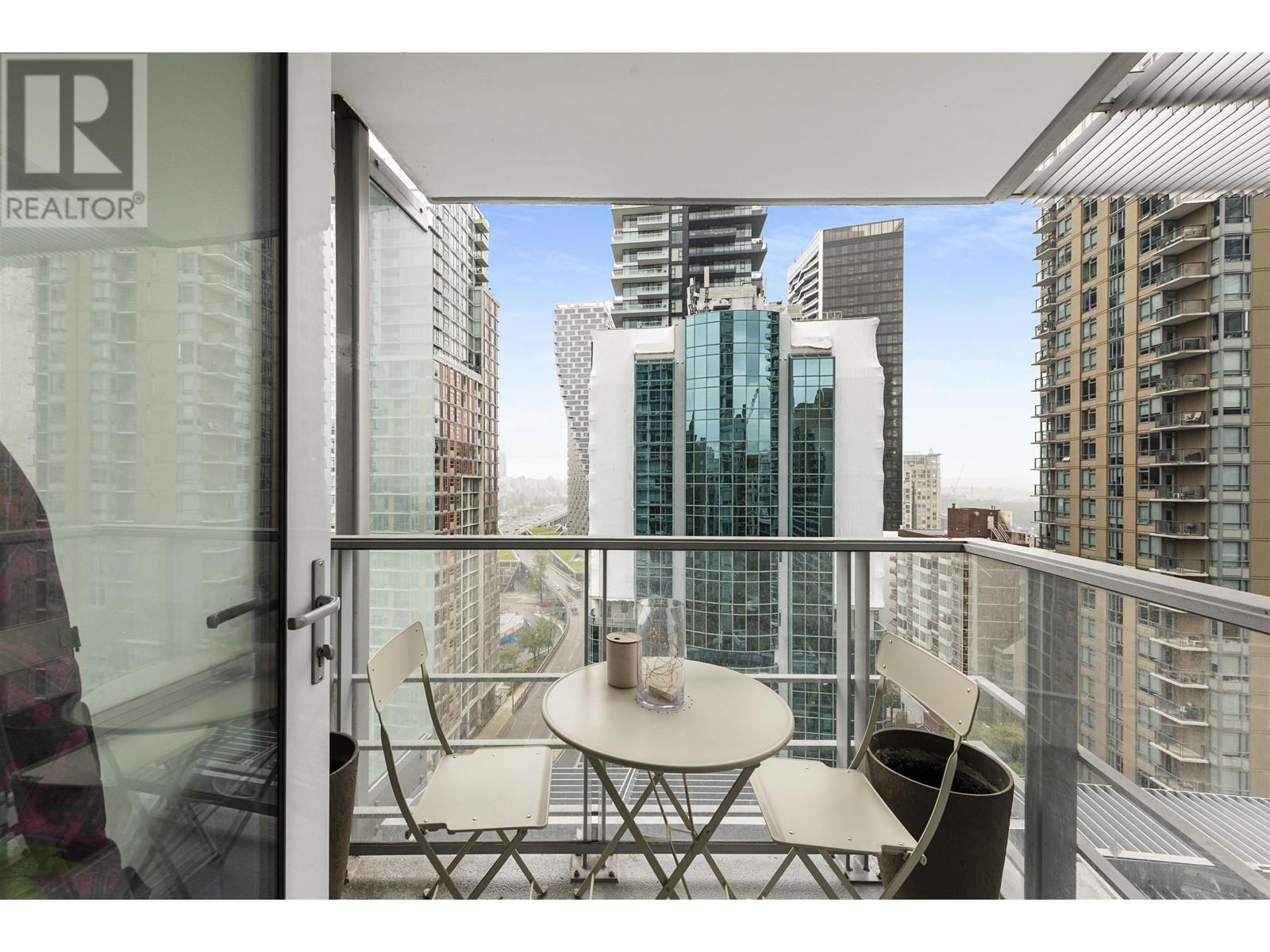 Listing Picture 9 of 19 : 1809 1283 HOWE STREET, Vancouver / 溫哥華 - 魯藝地產 Yvonne Lu Group - MLS Medallion Club Member