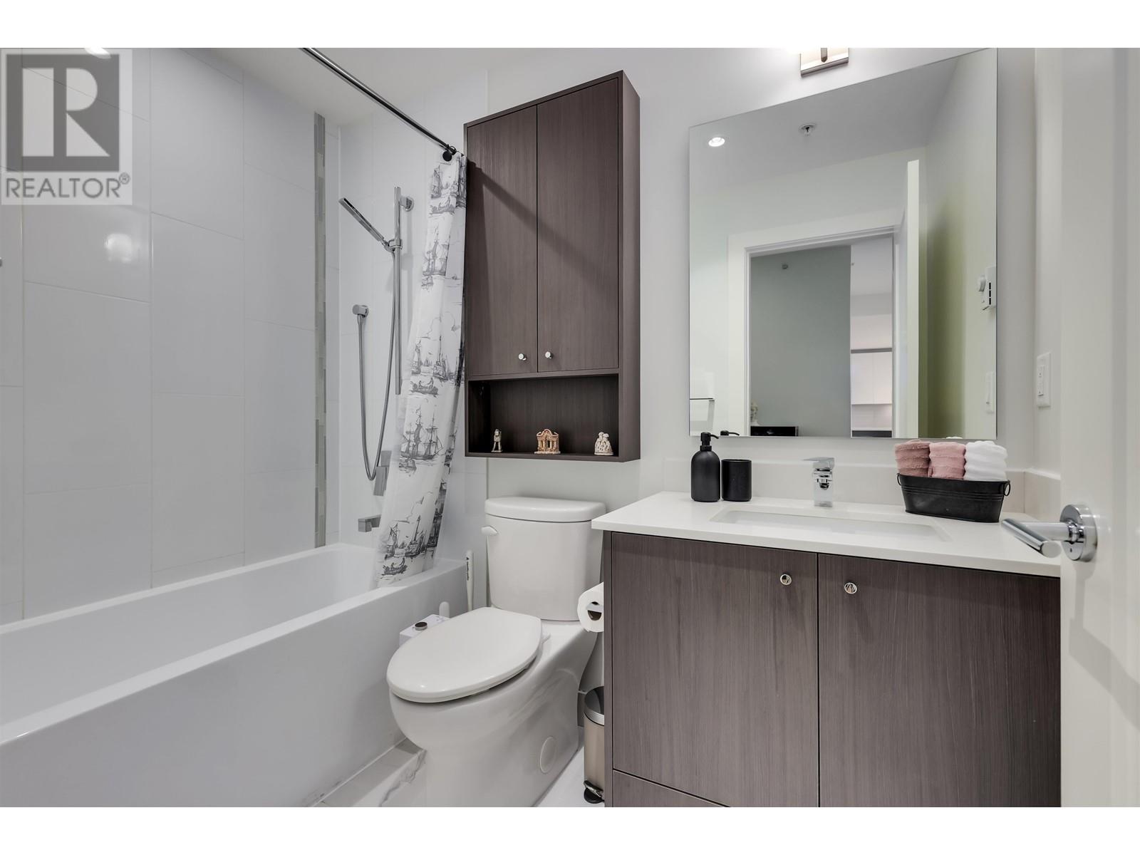 Listing Picture 16 of 28 : 413 13040 NO. 2 ROAD, Richmond / 烈治文 - 魯藝地產 Yvonne Lu Group - MLS Medallion Club Member