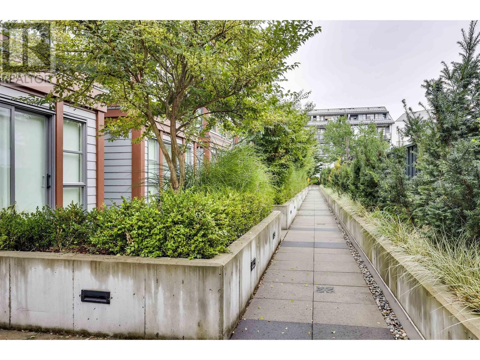 Listing Picture 27 of 28 : 413 13040 NO. 2 ROAD, Richmond / 烈治文 - 魯藝地產 Yvonne Lu Group - MLS Medallion Club Member