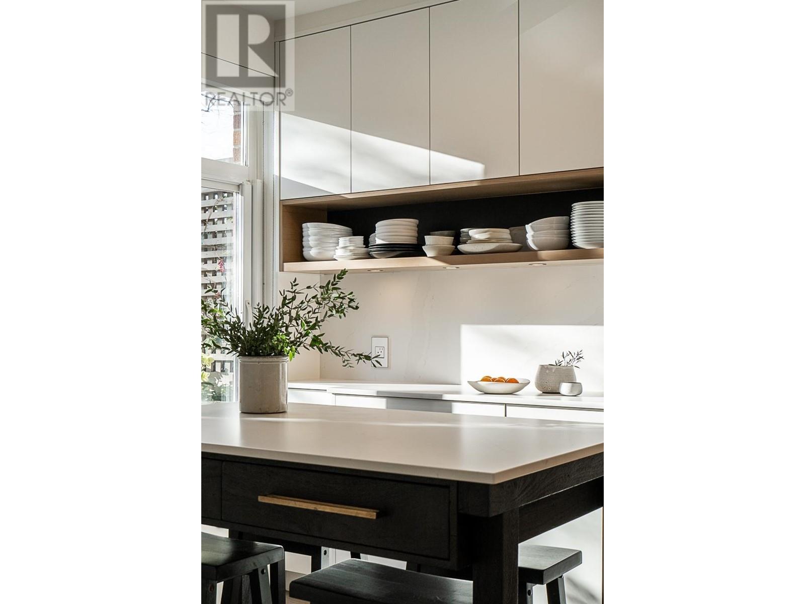 Listing Picture 12 of 40 : 109 3088 W 41ST AVENUE, Vancouver / 溫哥華 - 魯藝地產 Yvonne Lu Group - MLS Medallion Club Member