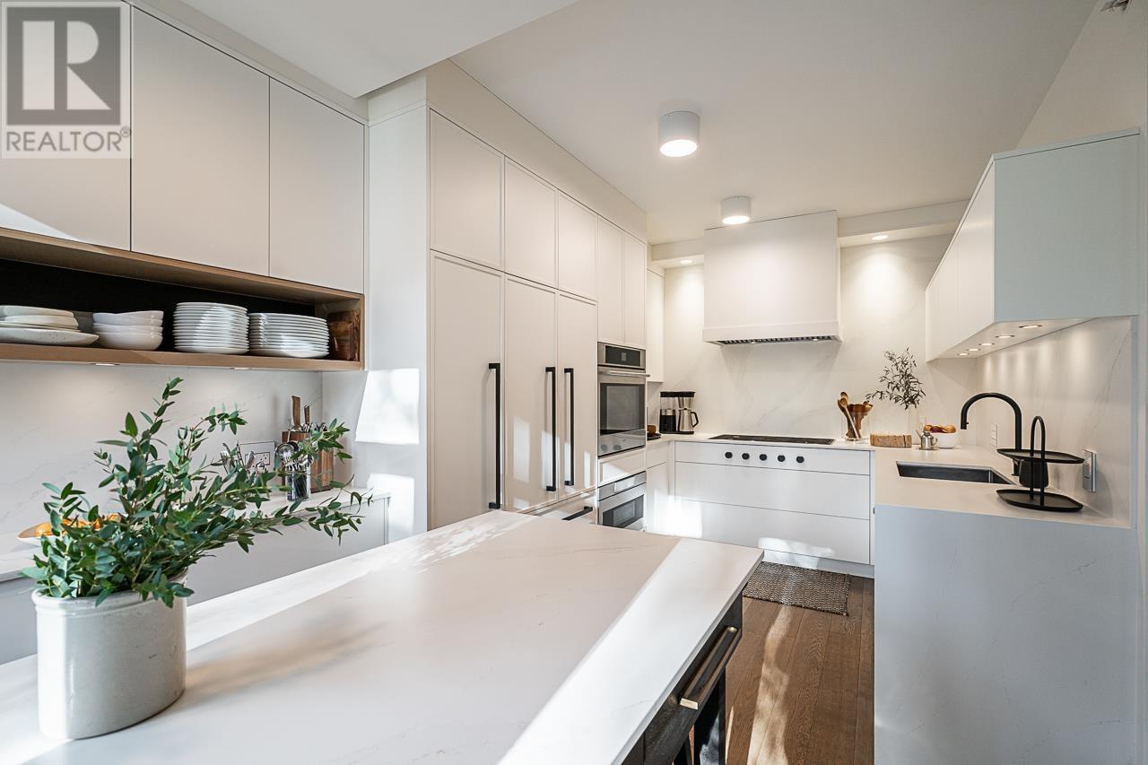 Listing Picture 16 of 40 : 109 3088 W 41ST AVENUE, Vancouver / 溫哥華 - 魯藝地產 Yvonne Lu Group - MLS Medallion Club Member