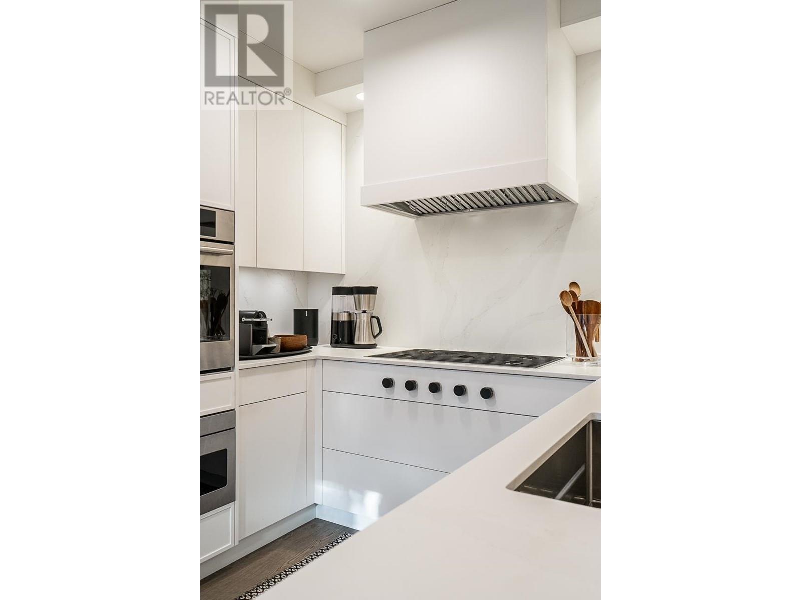 Listing Picture 7 of 40 : 109 3088 W 41ST AVENUE, Vancouver / 溫哥華 - 魯藝地產 Yvonne Lu Group - MLS Medallion Club Member