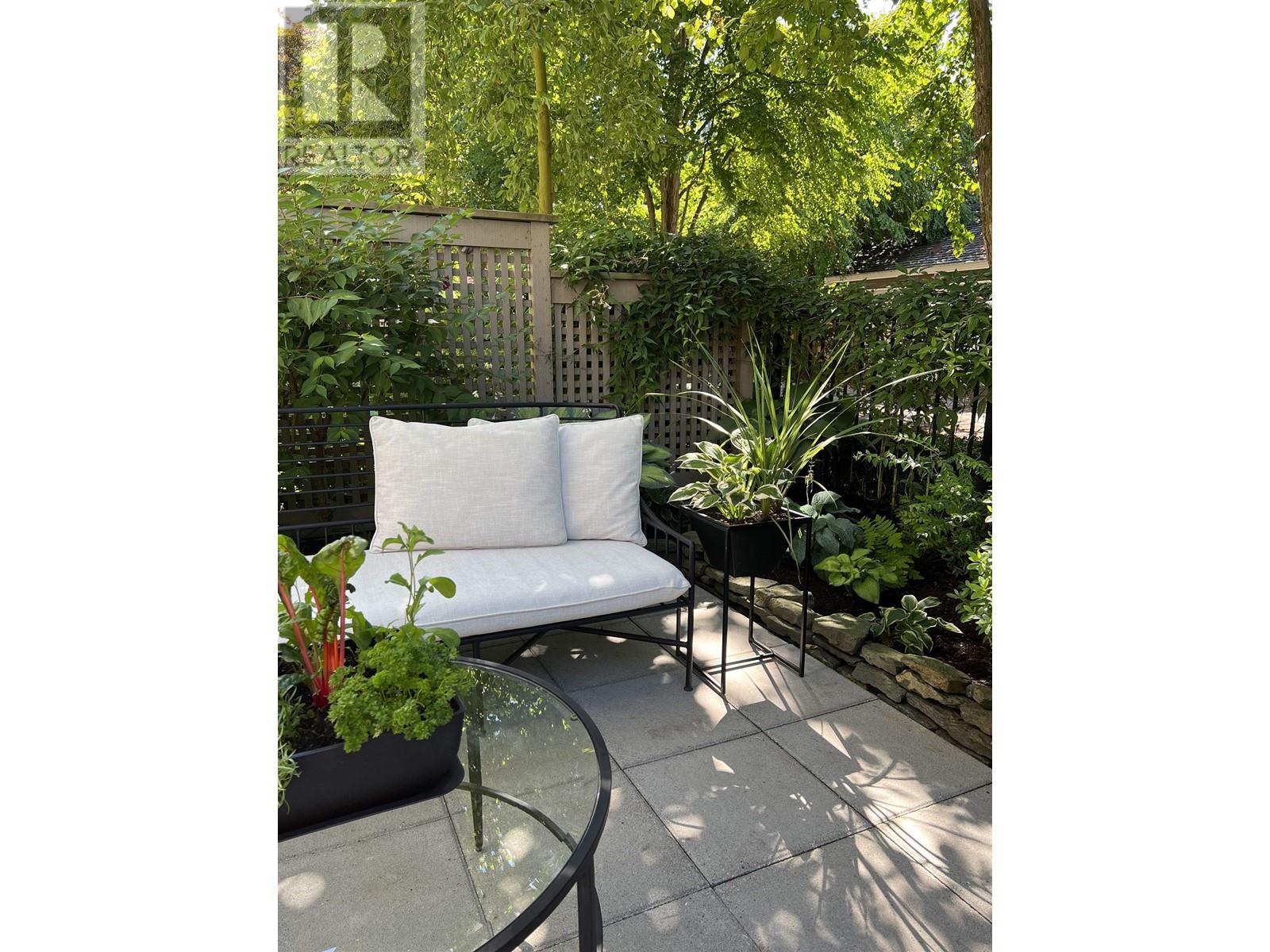 Listing Picture 34 of 40 : 109 3088 W 41ST AVENUE, Vancouver / 溫哥華 - 魯藝地產 Yvonne Lu Group - MLS Medallion Club Member