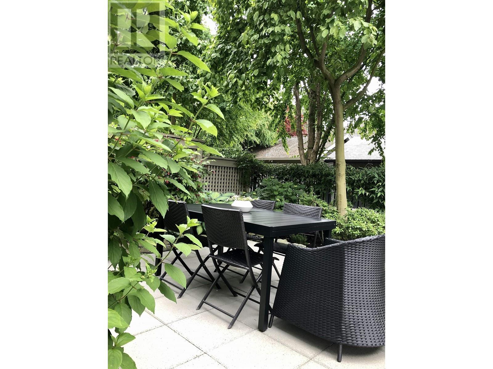 Listing Picture 32 of 40 : 109 3088 W 41ST AVENUE, Vancouver / 溫哥華 - 魯藝地產 Yvonne Lu Group - MLS Medallion Club Member