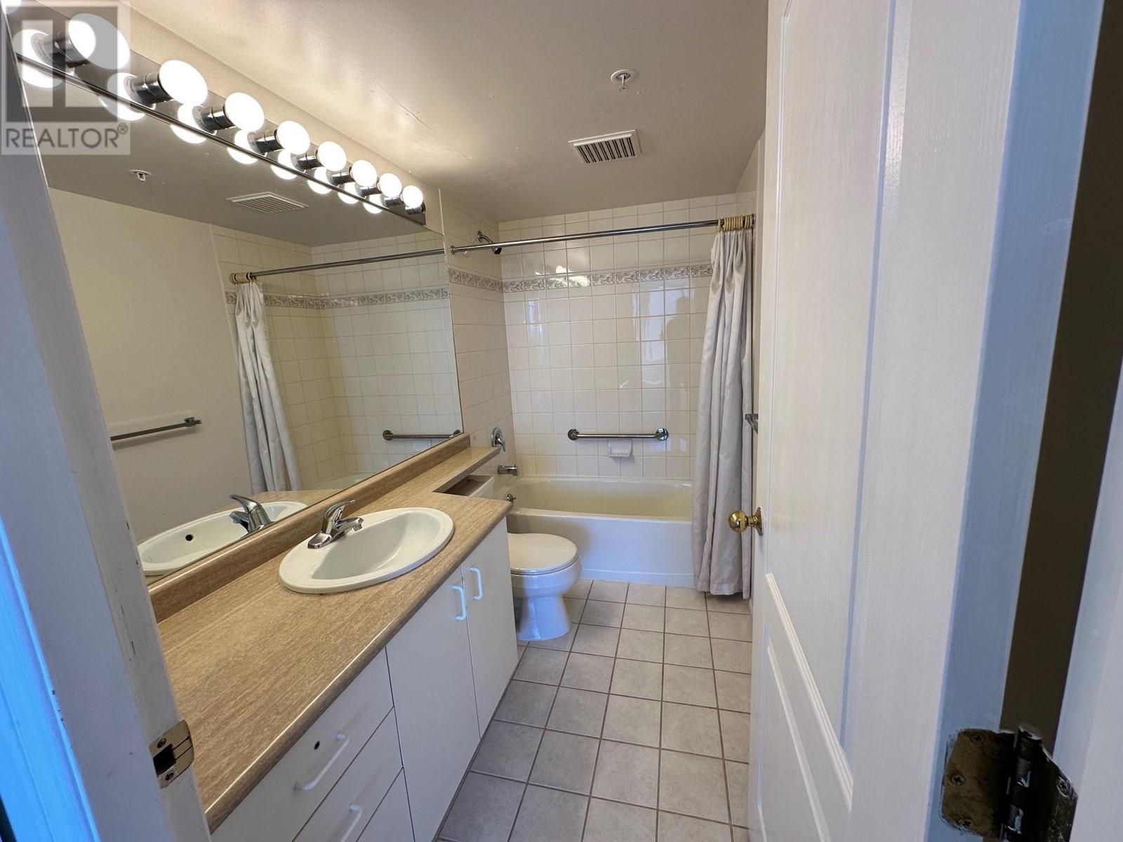 Listing Picture 10 of 20 : 604 7995 WESTMINSTER HIGHWAY, Richmond / 烈治文 - 魯藝地產 Yvonne Lu Group - MLS Medallion Club Member