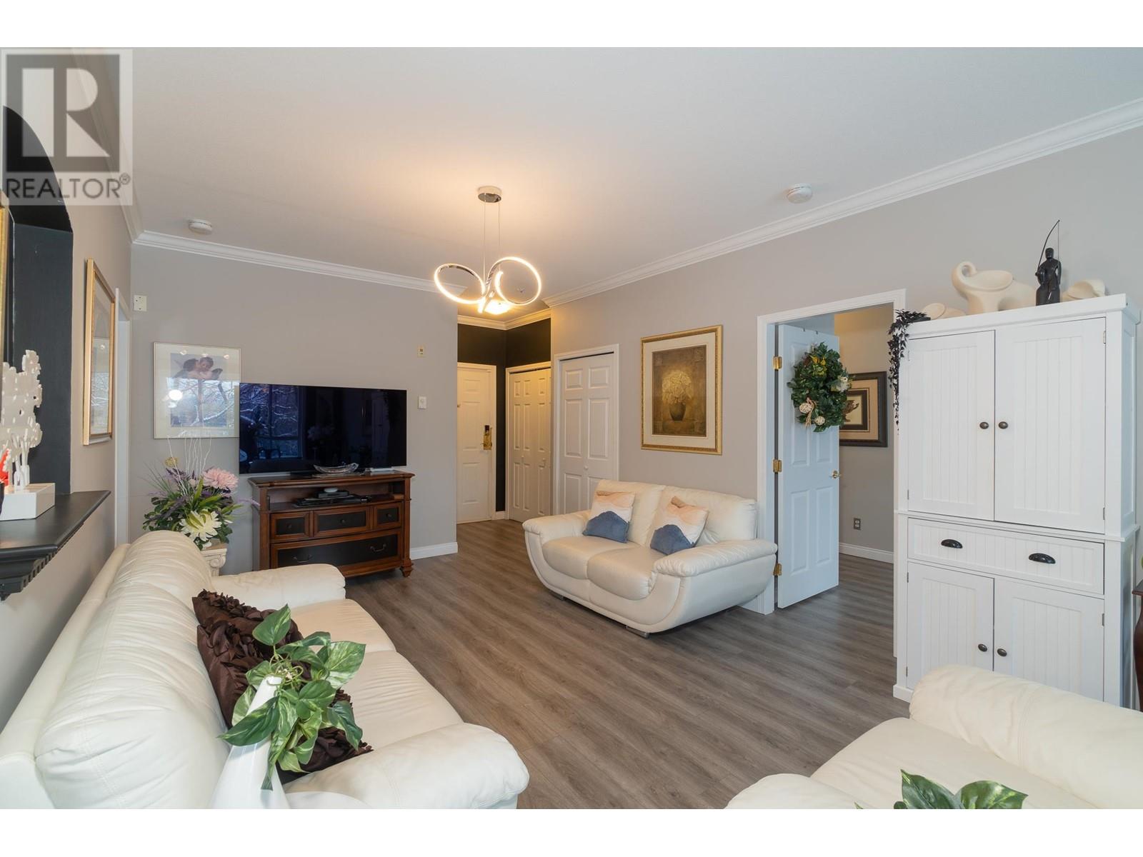 209 3098 Guildford Way, Coquitlam, British Columbia  V3B 7W8 - Photo 6 - R2965399