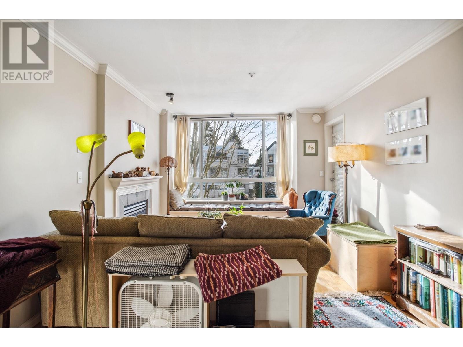 Listing Picture 2 of 19 : 305 3235 W 4TH AVENUE, Vancouver / 溫哥華 - 魯藝地產 Yvonne Lu Group - MLS Medallion Club Member