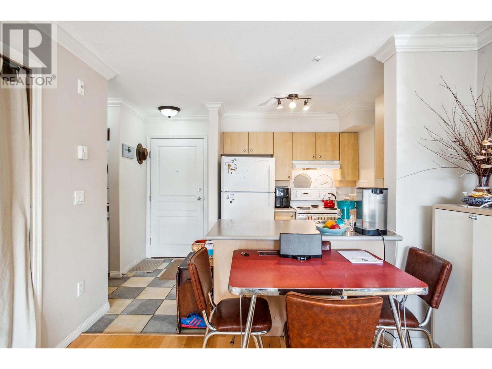 Listing Picture 8 of 19 : 305 3235 W 4TH AVENUE, Vancouver / 溫哥華 - 魯藝地產 Yvonne Lu Group - MLS Medallion Club Member