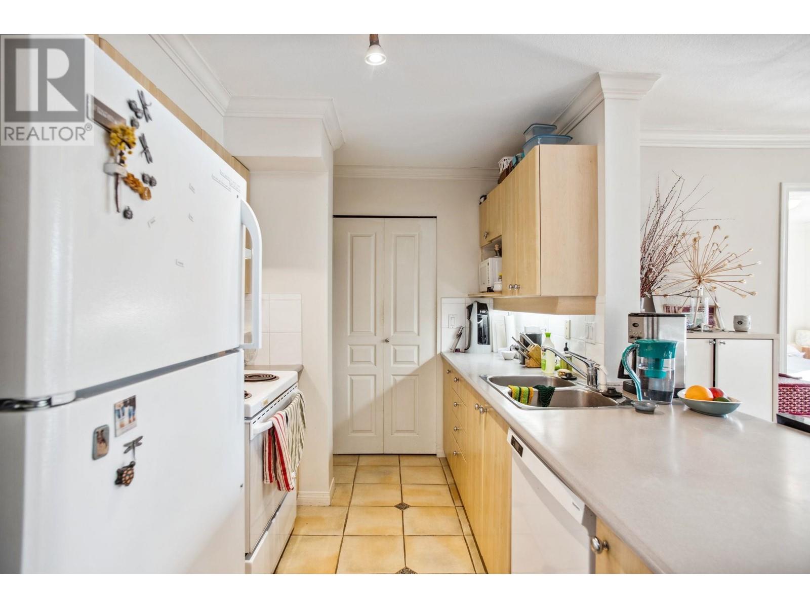 Listing Picture 11 of 19 : 305 3235 W 4TH AVENUE, Vancouver / 溫哥華 - 魯藝地產 Yvonne Lu Group - MLS Medallion Club Member