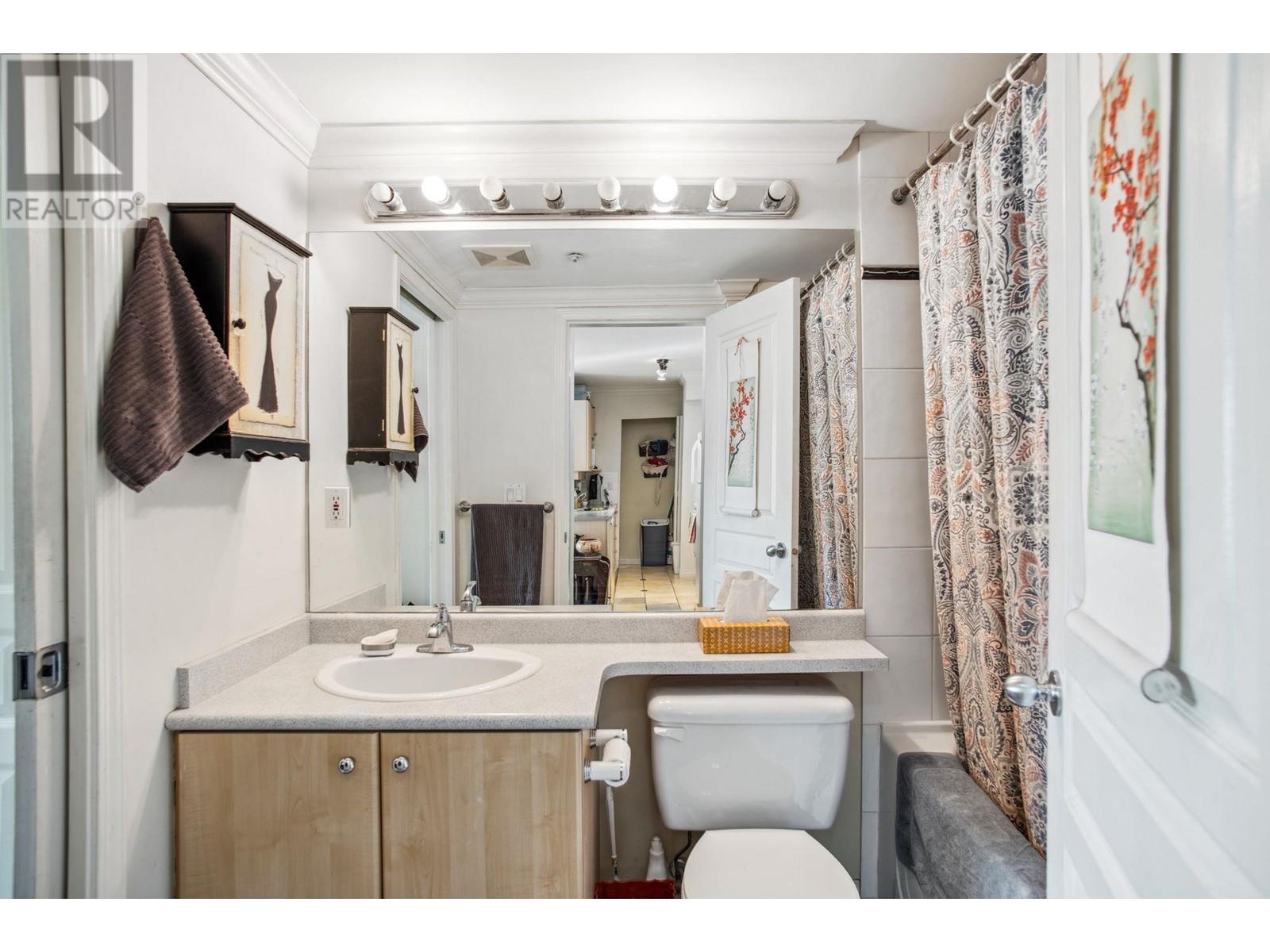 Listing Picture 16 of 19 : 305 3235 W 4TH AVENUE, Vancouver / 溫哥華 - 魯藝地產 Yvonne Lu Group - MLS Medallion Club Member