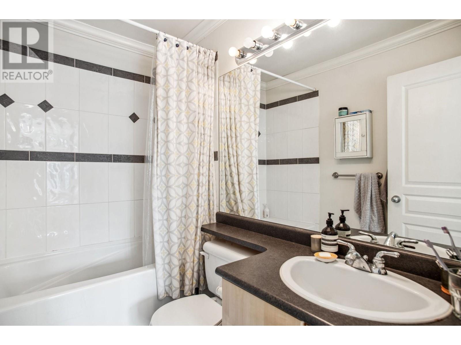 Listing Picture 15 of 19 : 305 3235 W 4TH AVENUE, Vancouver / 溫哥華 - 魯藝地產 Yvonne Lu Group - MLS Medallion Club Member