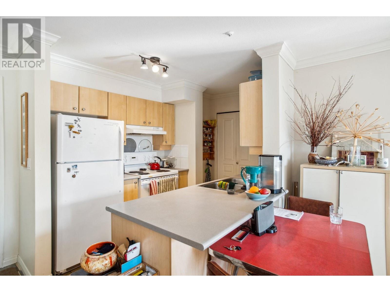 Listing Picture 9 of 19 : 305 3235 W 4TH AVENUE, Vancouver / 溫哥華 - 魯藝地產 Yvonne Lu Group - MLS Medallion Club Member