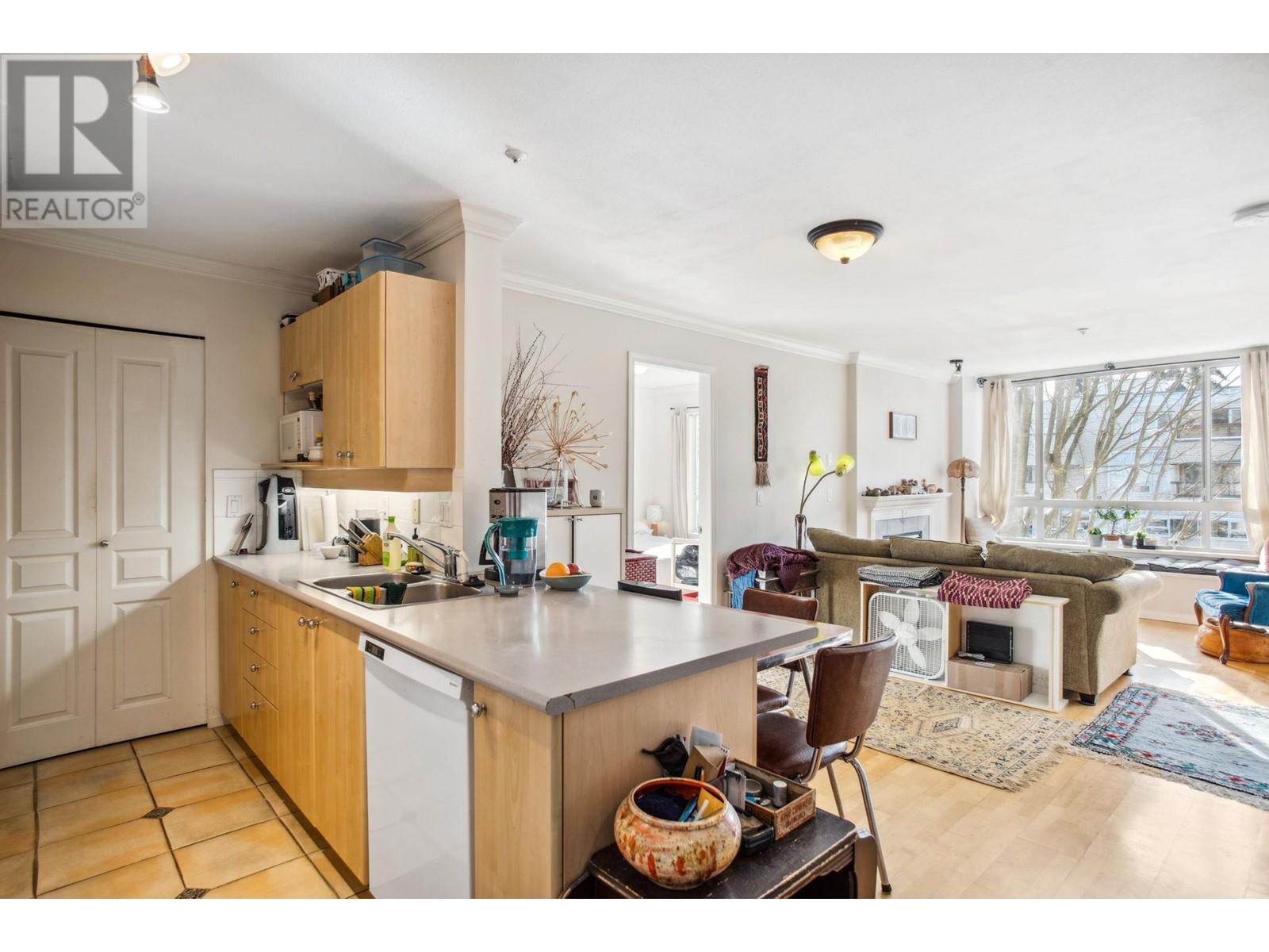 Listing Picture 10 of 19 : 305 3235 W 4TH AVENUE, Vancouver / 溫哥華 - 魯藝地產 Yvonne Lu Group - MLS Medallion Club Member