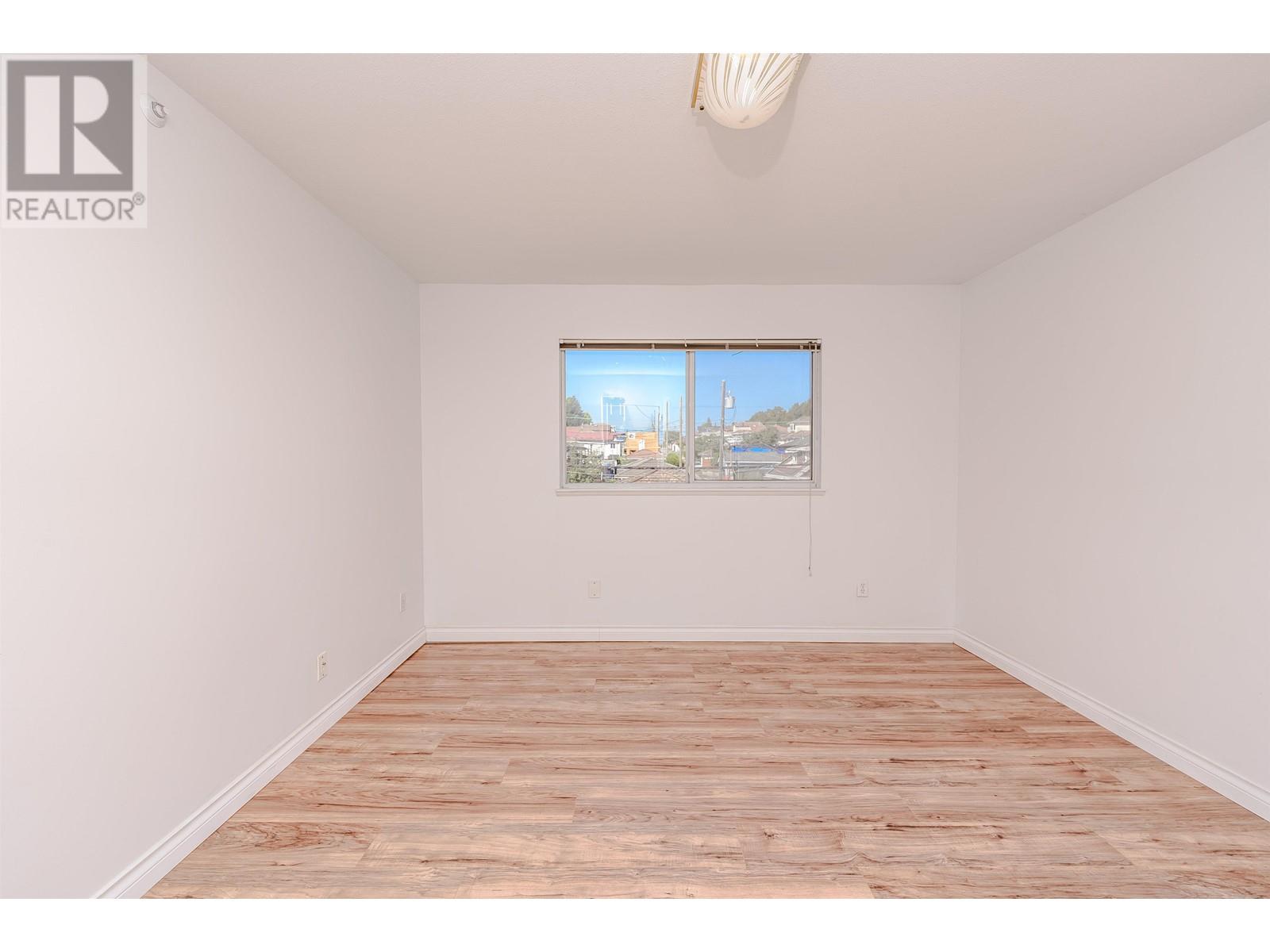 Listing Picture 18 of 26 : 4465 SKEENA STREET, Vancouver / 溫哥華 - 魯藝地產 Yvonne Lu Group - MLS Medallion Club Member