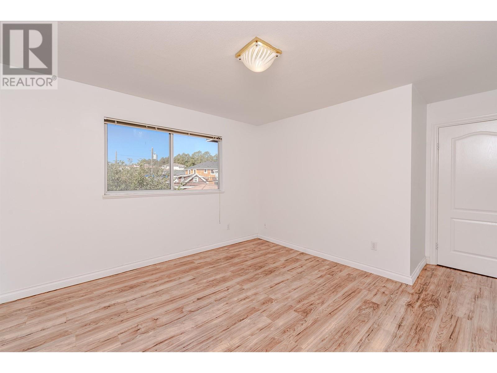 Listing Picture 19 of 26 : 4465 SKEENA STREET, Vancouver / 溫哥華 - 魯藝地產 Yvonne Lu Group - MLS Medallion Club Member