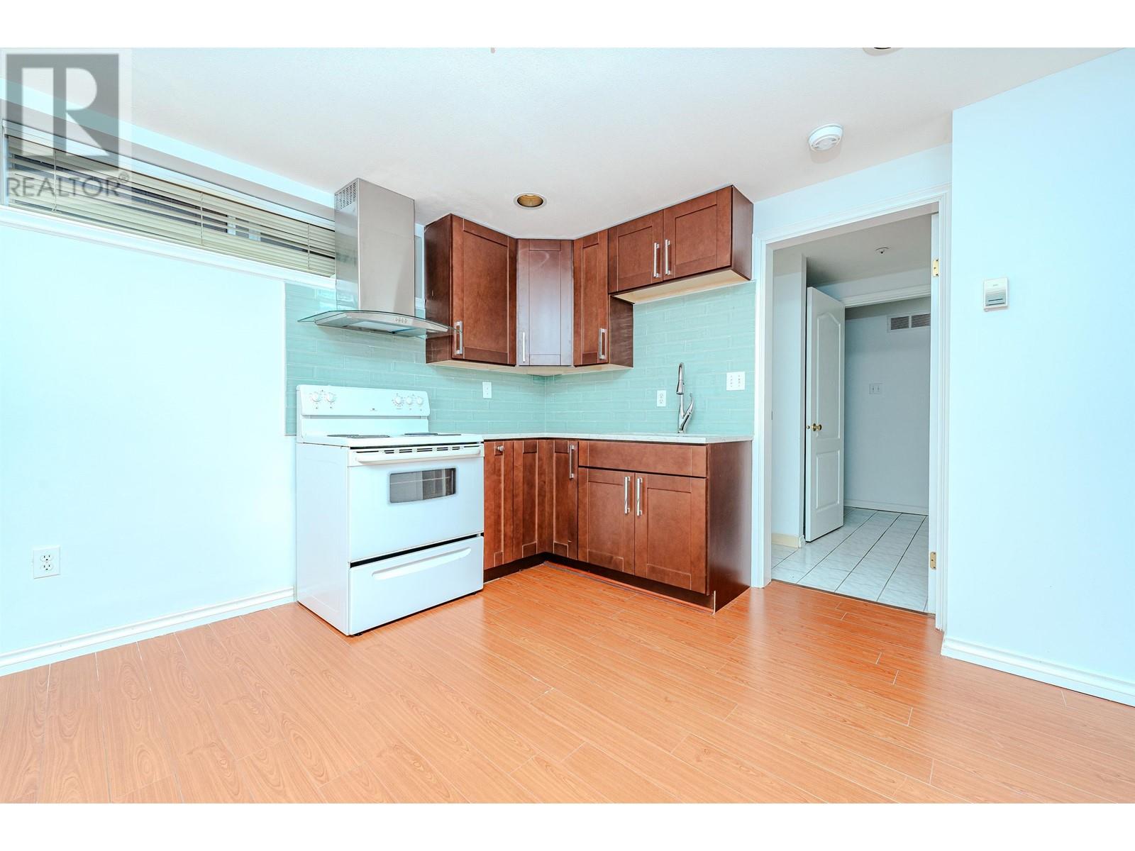 Listing Picture 22 of 26 : 4465 SKEENA STREET, Vancouver / 溫哥華 - 魯藝地產 Yvonne Lu Group - MLS Medallion Club Member