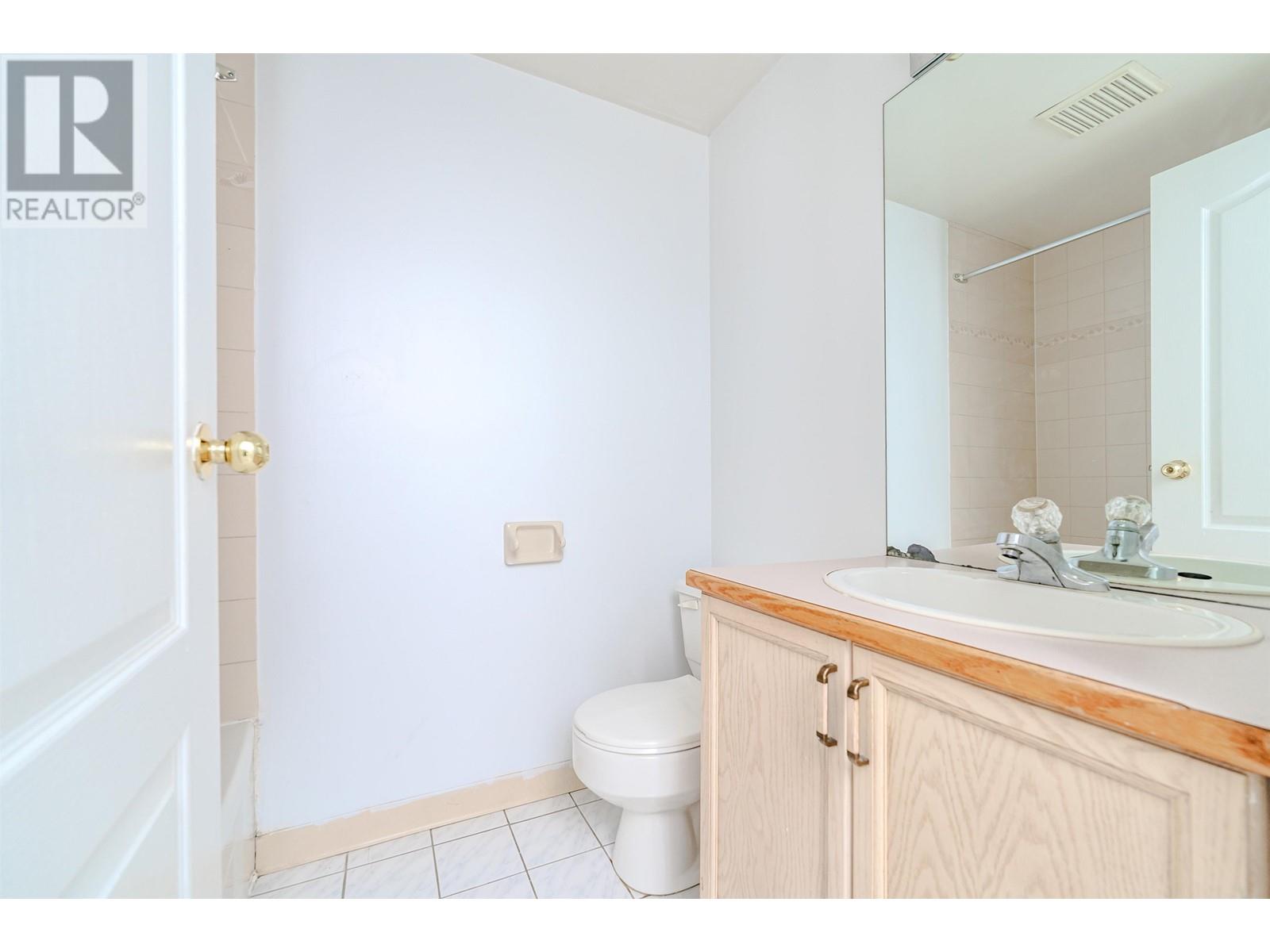 Listing Picture 24 of 26 : 4465 SKEENA STREET, Vancouver / 溫哥華 - 魯藝地產 Yvonne Lu Group - MLS Medallion Club Member