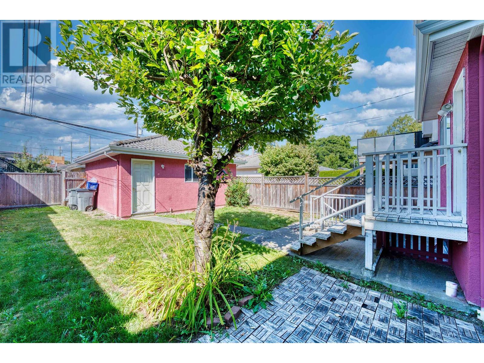 Listing Picture 26 of 26 : 4465 SKEENA STREET, Vancouver / 溫哥華 - 魯藝地產 Yvonne Lu Group - MLS Medallion Club Member