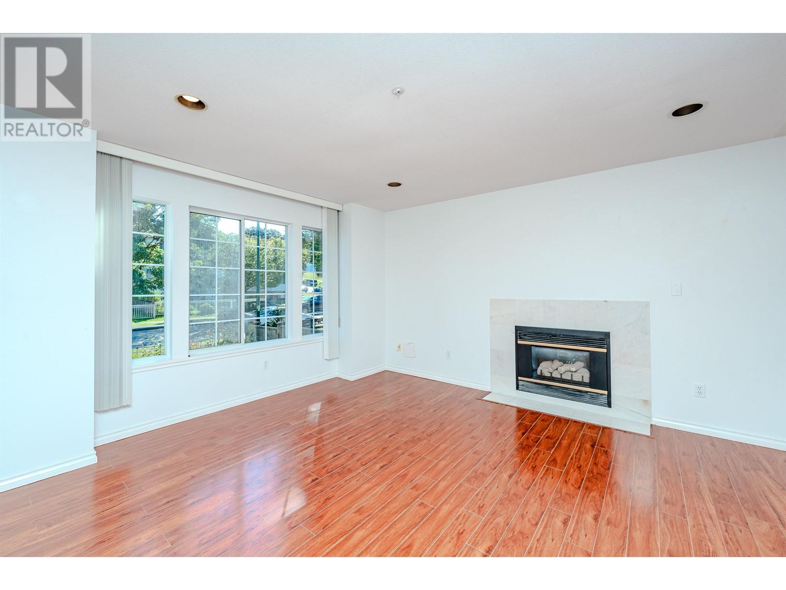 Listing Picture 9 of 26 : 4465 SKEENA STREET, Vancouver / 溫哥華 - 魯藝地產 Yvonne Lu Group - MLS Medallion Club Member