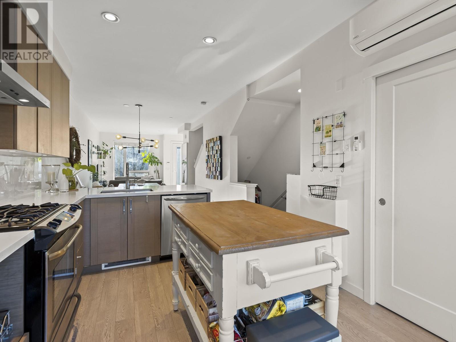 Listing Picture 18 of 40 : 2765 DUKE STREET, Vancouver / 溫哥華 - 魯藝地產 Yvonne Lu Group - MLS Medallion Club Member