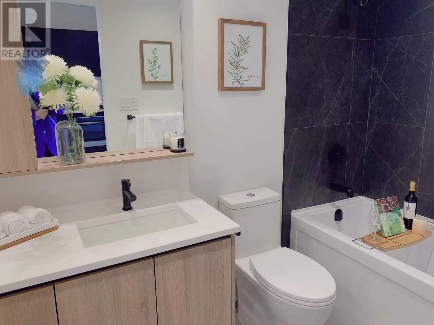 319 599 Dansey Avenue, Coquitlam, British Columbia  V3J 5S4 - Photo 10 - R2965125