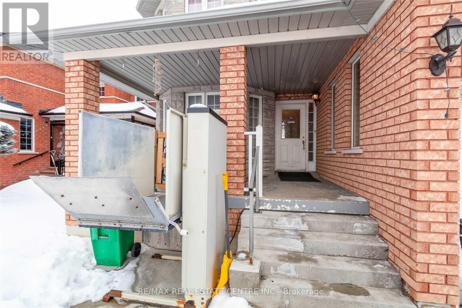 Property at 21 SPRUCELANDS AVENUE image 3