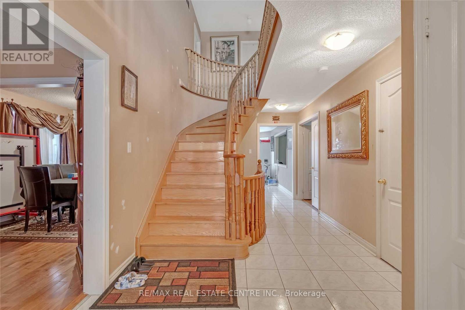 Property at 21 SPRUCELANDS AVENUE image 5