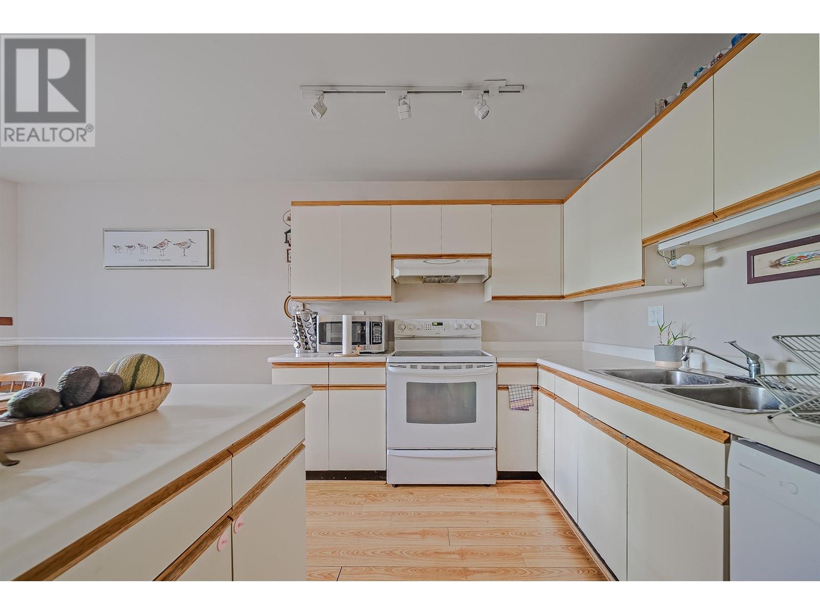 Listing Picture 8 of 17 : 36 7611 MOFFATT ROAD, Richmond / 烈治文 - 魯藝地產 Yvonne Lu Group - MLS Medallion Club Member