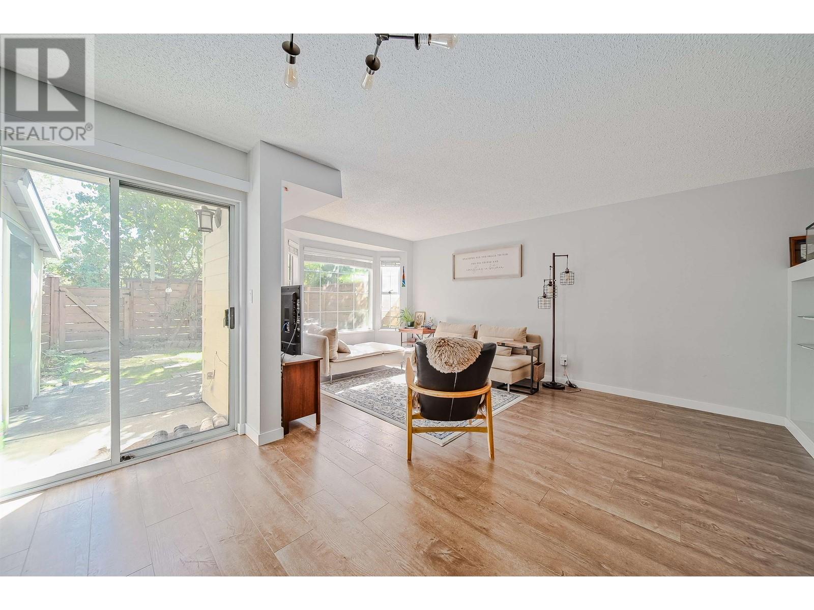 Listing Picture 4 of 17 : 36 7611 MOFFATT ROAD, Richmond / 烈治文 - 魯藝地產 Yvonne Lu Group - MLS Medallion Club Member