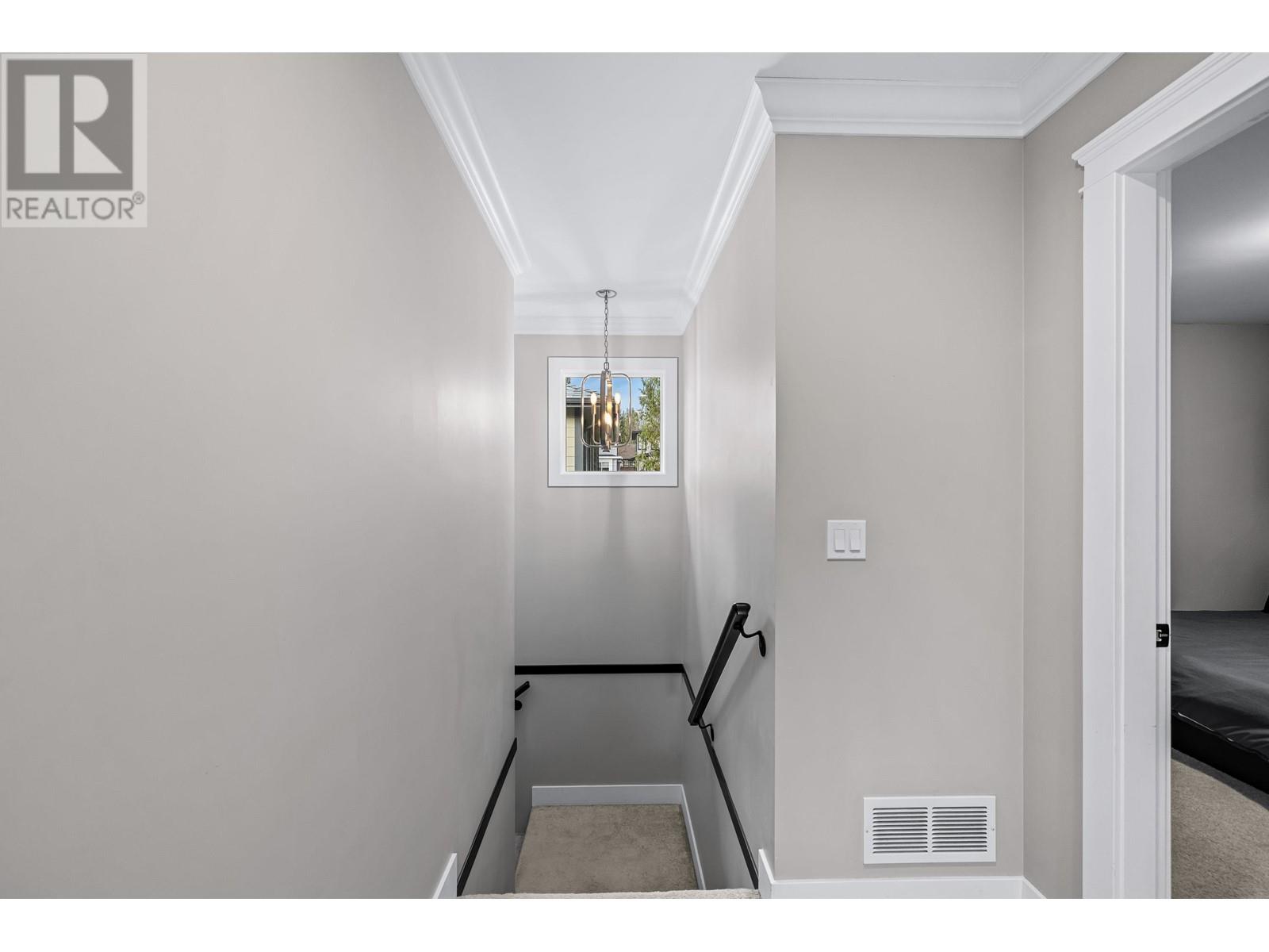 Property at 4 1488 VICTORIA DRIVE image 4