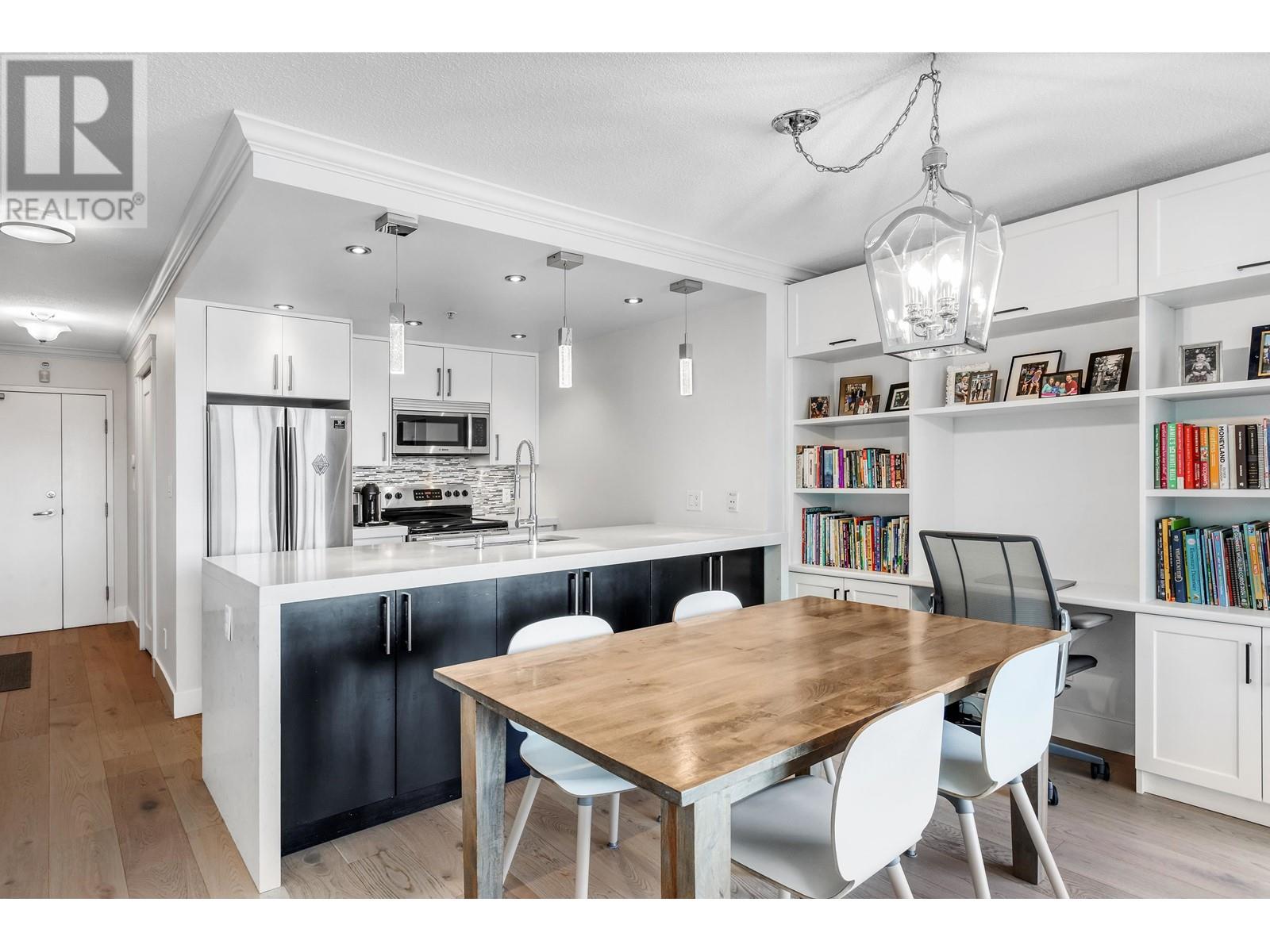 Listing Picture 4 of 26 : 305 1201 MARINASIDE CRESCENT, Vancouver / 溫哥華 - 魯藝地產 Yvonne Lu Group - MLS Medallion Club Member