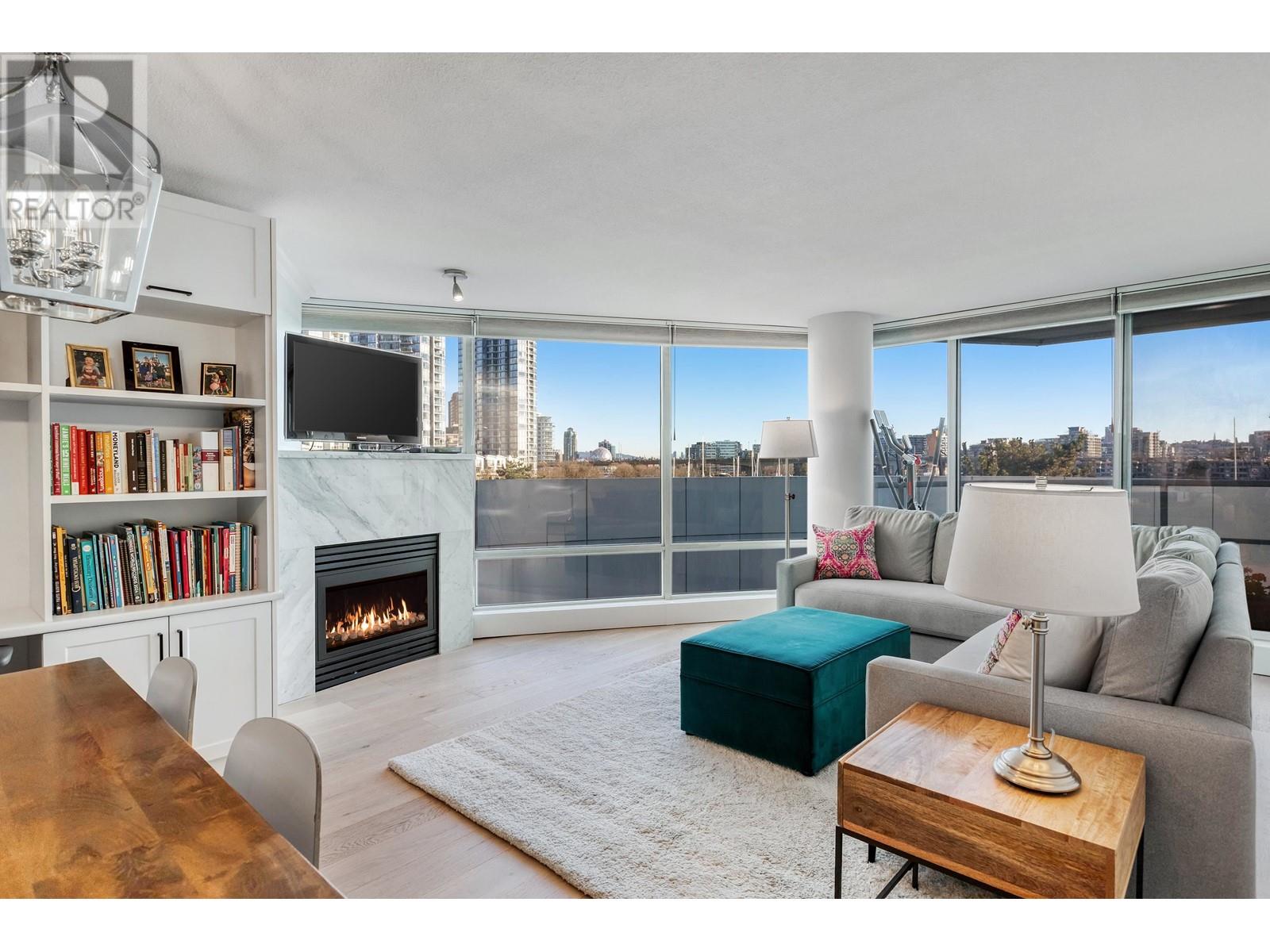 Listing Picture 2 of 26 : 305 1201 MARINASIDE CRESCENT, Vancouver / 溫哥華 - 魯藝地產 Yvonne Lu Group - MLS Medallion Club Member