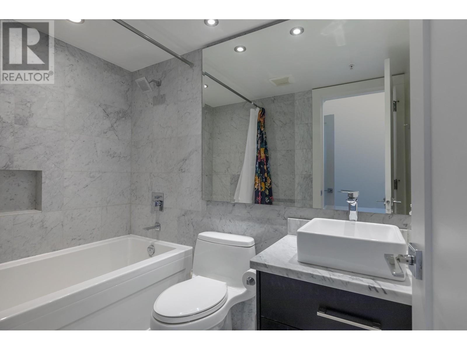 Listing Picture 11 of 26 : 305 1201 MARINASIDE CRESCENT, Vancouver / 溫哥華 - 魯藝地產 Yvonne Lu Group - MLS Medallion Club Member