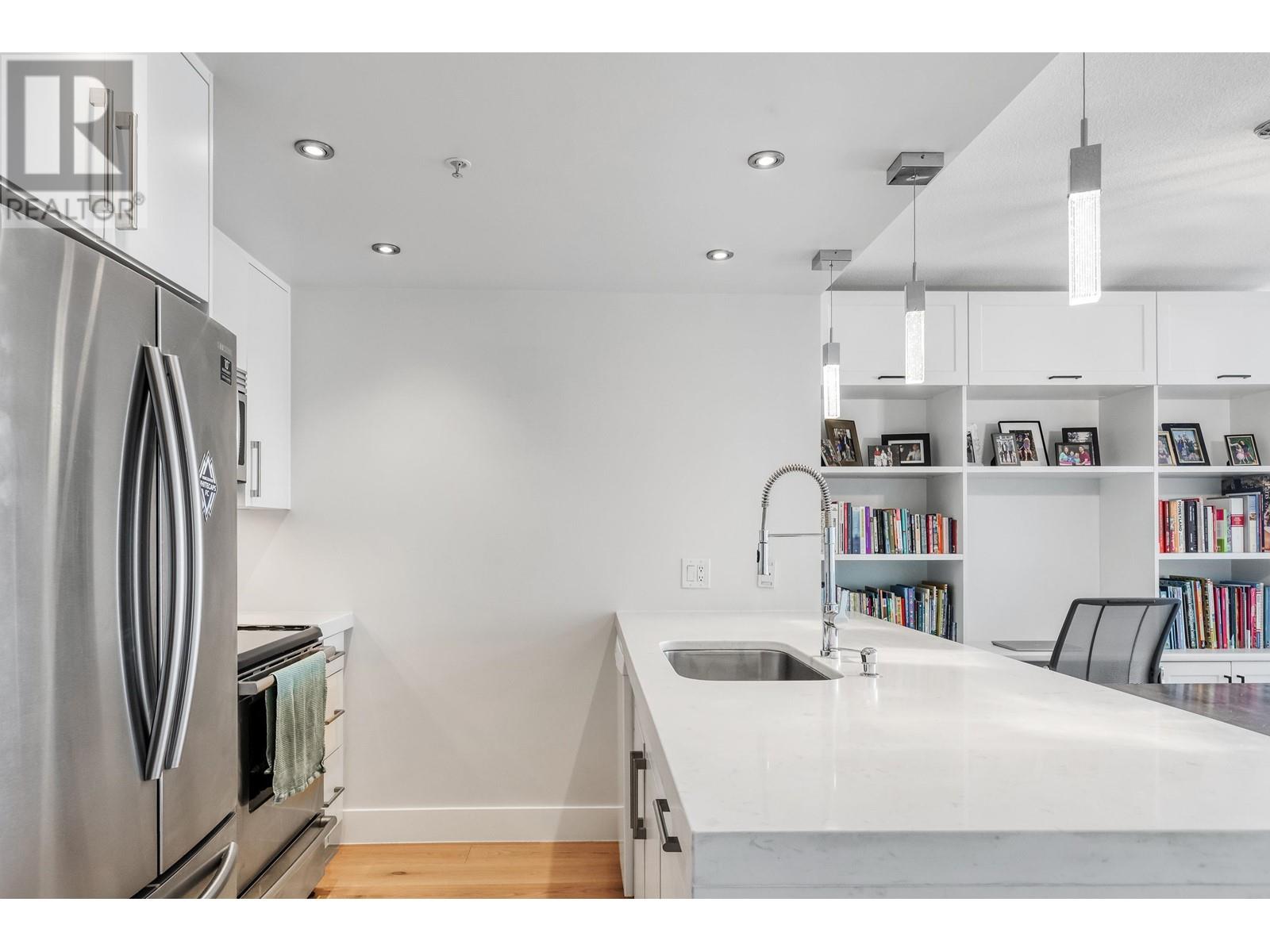 Listing Picture 7 of 26 : 305 1201 MARINASIDE CRESCENT, Vancouver / 溫哥華 - 魯藝地產 Yvonne Lu Group - MLS Medallion Club Member