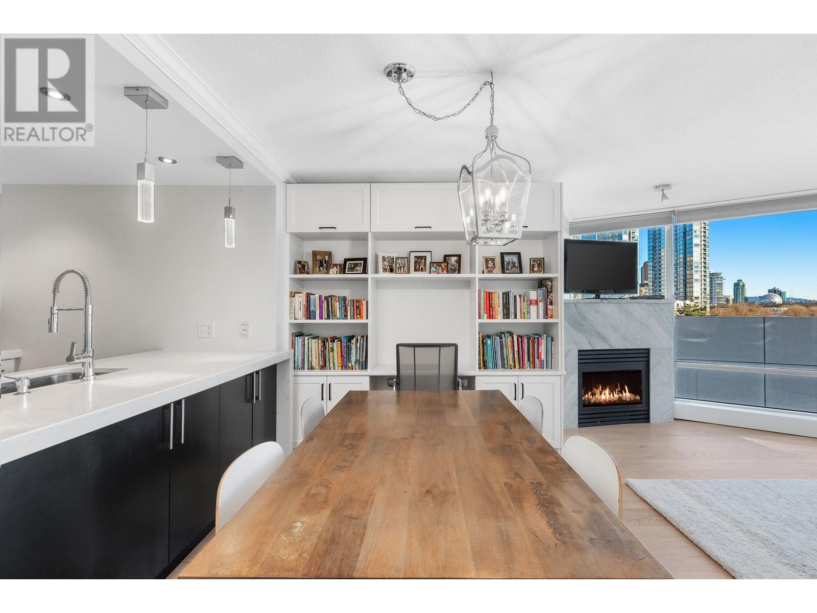 Listing Picture 5 of 26 : 305 1201 MARINASIDE CRESCENT, Vancouver / 溫哥華 - 魯藝地產 Yvonne Lu Group - MLS Medallion Club Member